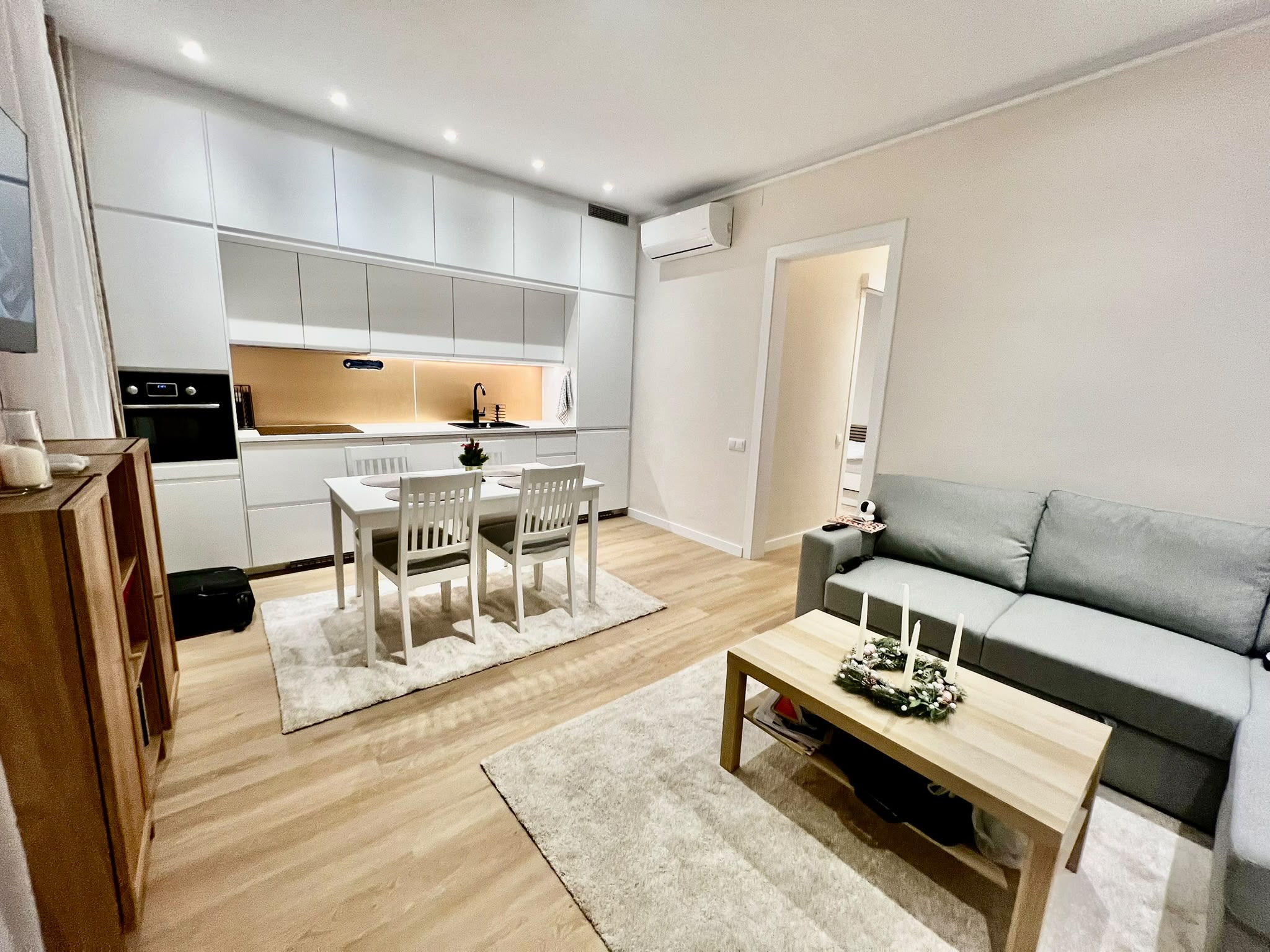 Exclusive, renovated and furnished apartment in a stately Eixample building