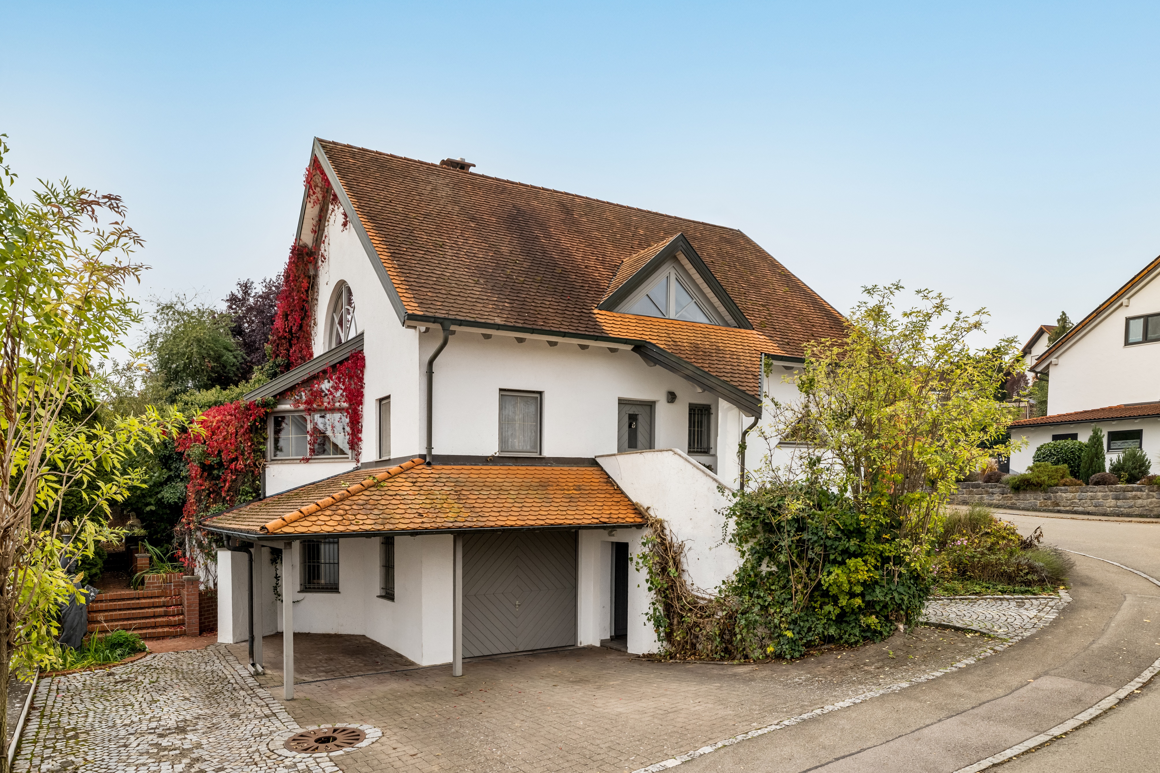 Architektur mit Charakter – großzügiges Einfamilienhaus mit Garten und Garage in Hermaringen