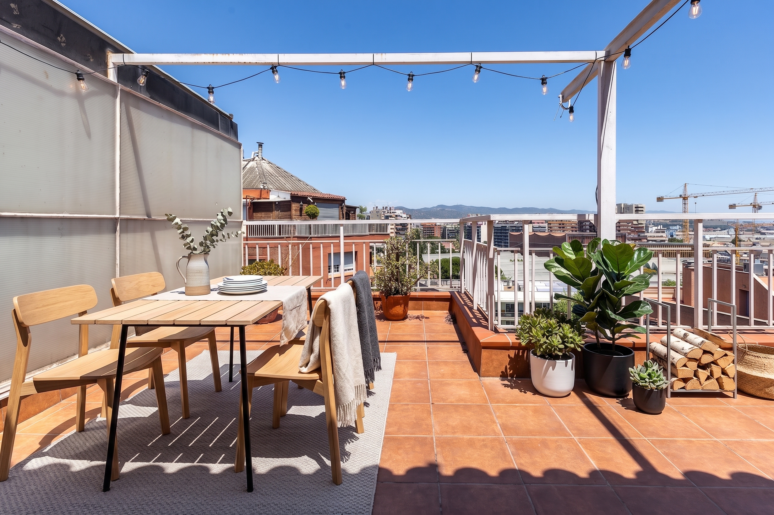 Penthouse in Sant Andreu: bright 1-bedroom apartment