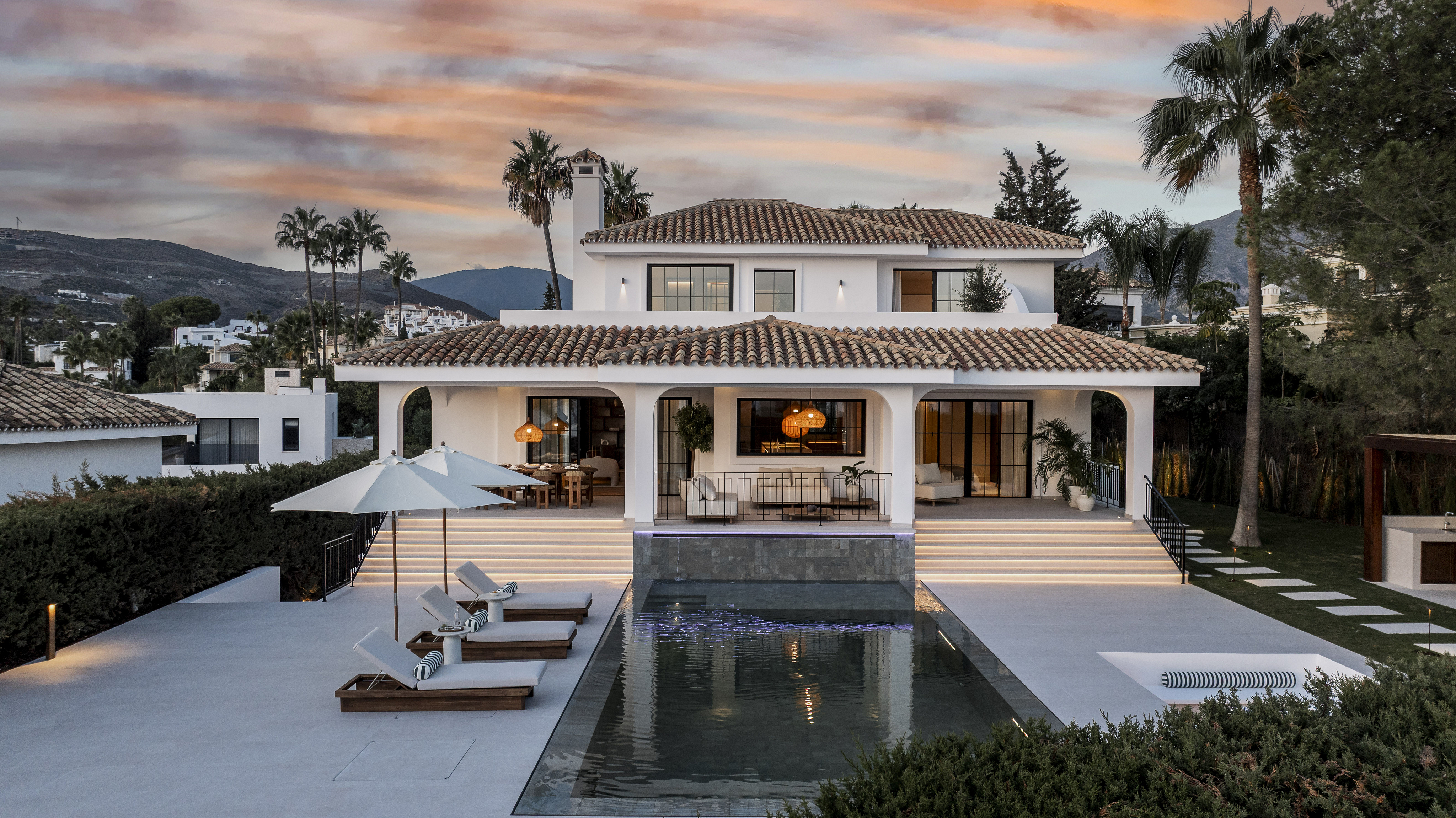 Contemporary Luxury Villa with Panoramic Sea, Golf & Mountain Views in Nueva Andalucía