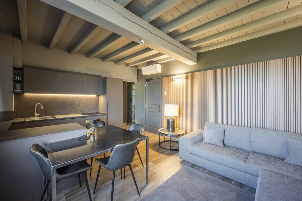 Bright two-room flat with garden and swimming pool