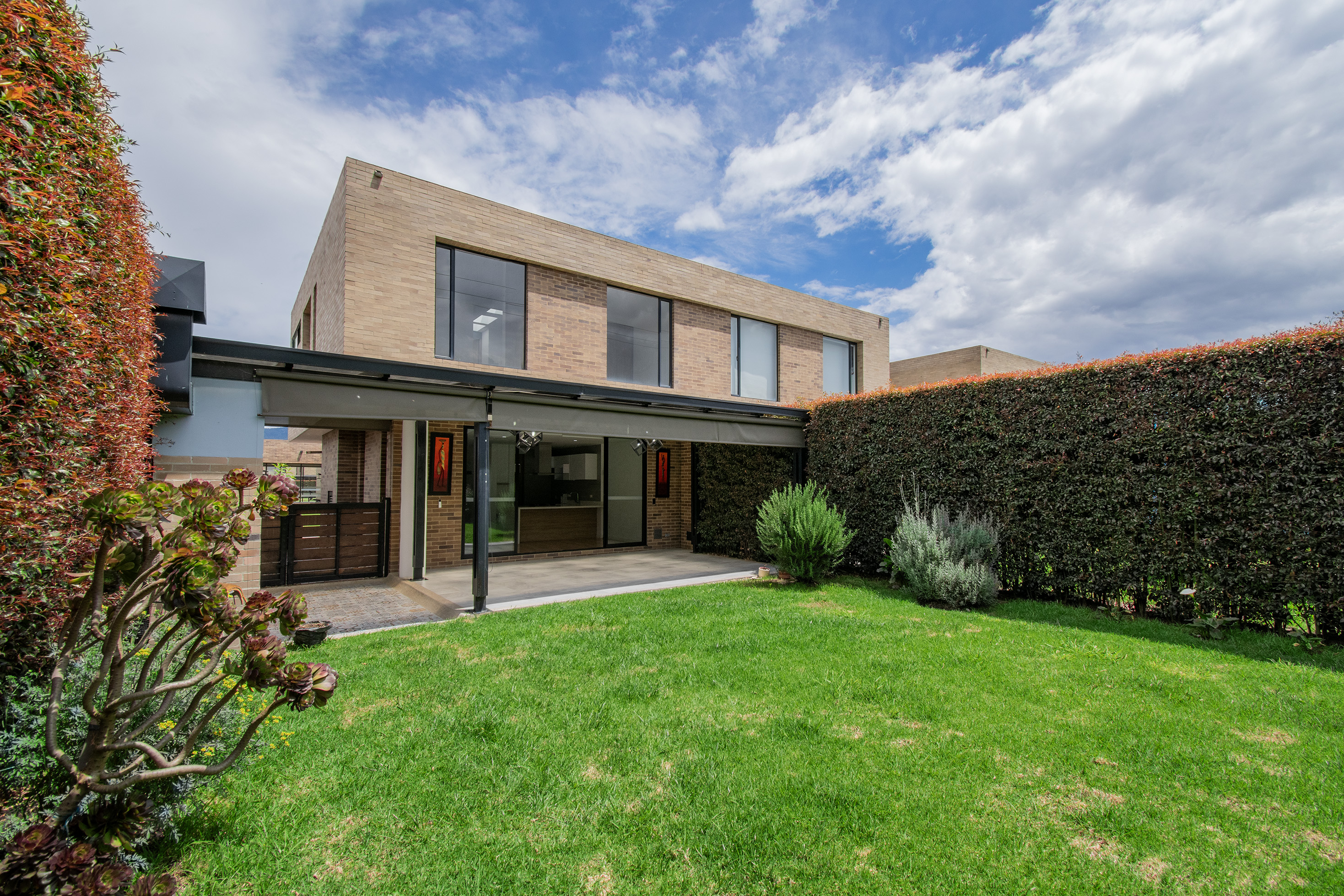 Moderna casa para venta en conjunto cerrado en Chía