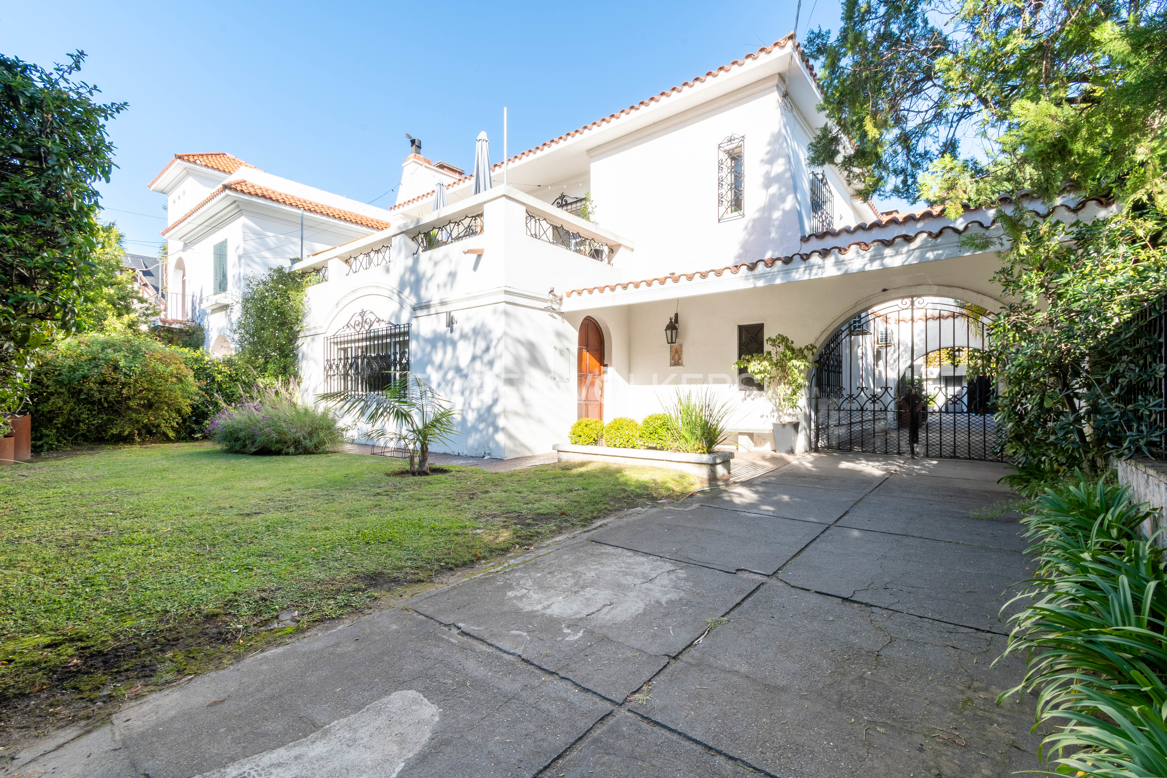 Stylish house for sale in central Carrasco, Montevideo