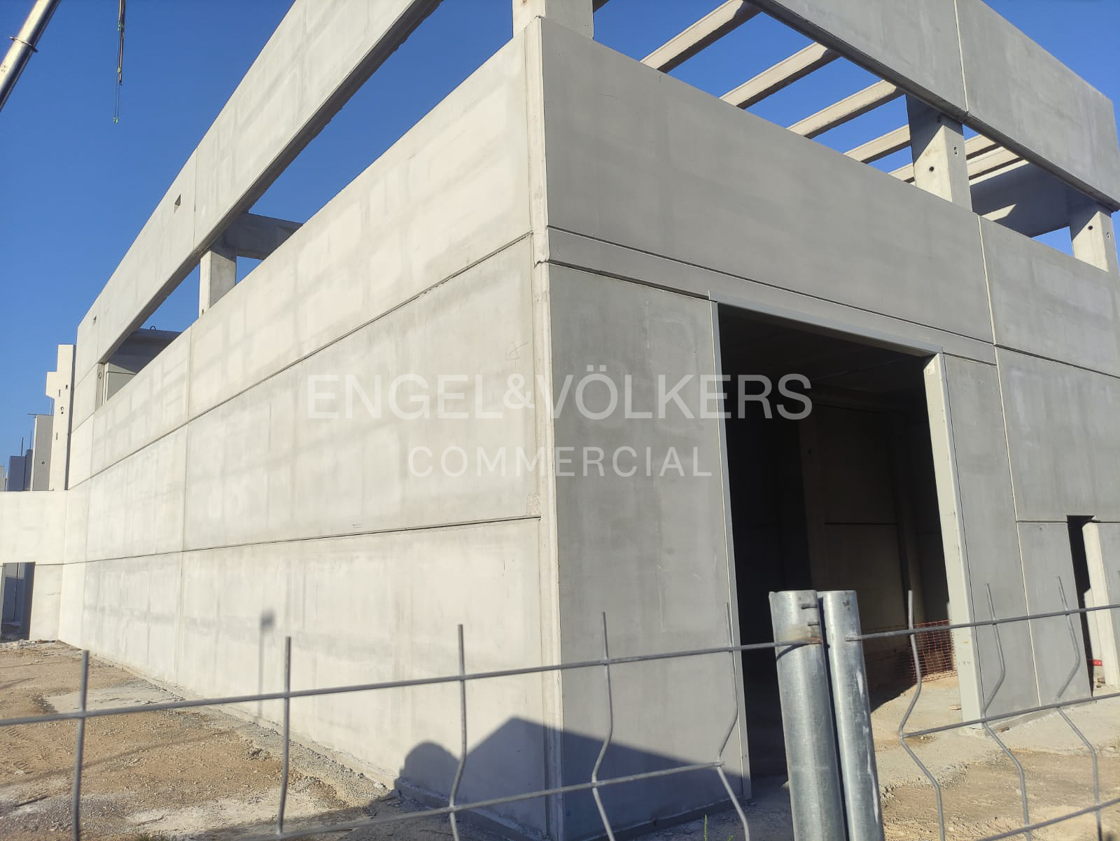 Nave industrial aislada de nueva construcción