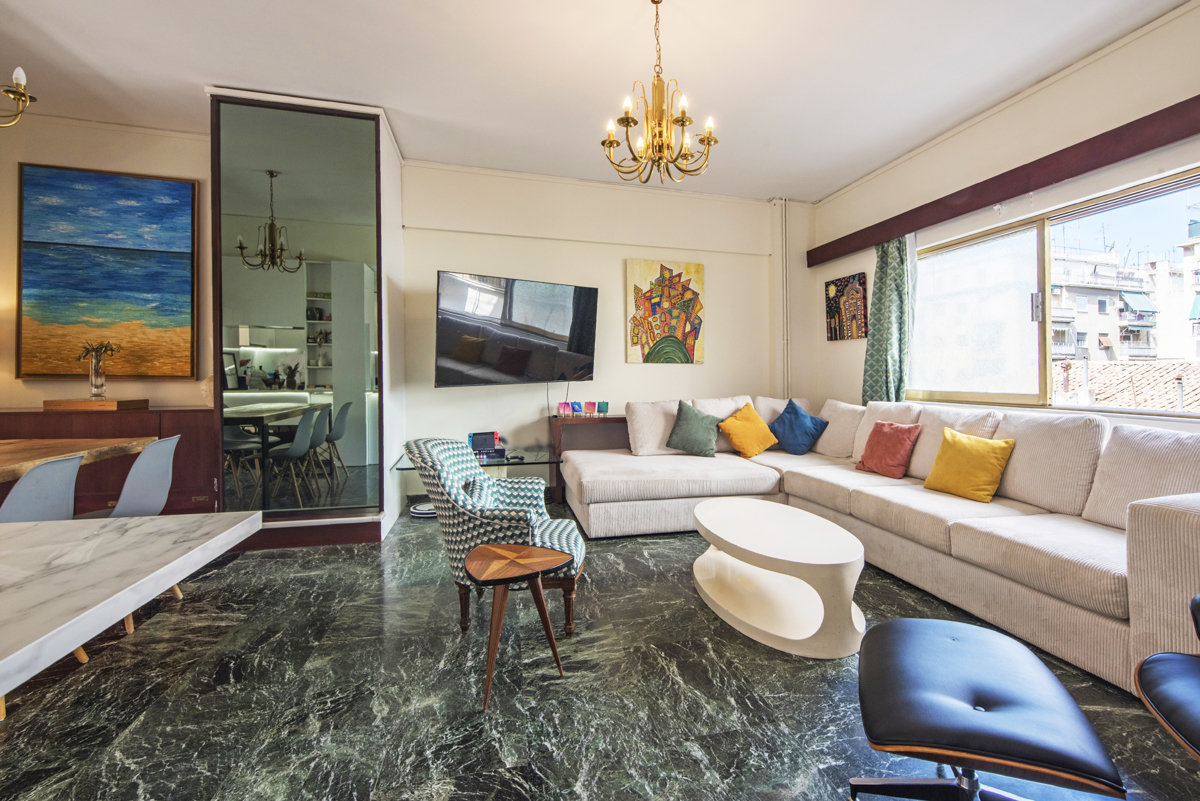 Bright apartment with large terrace in Agios Panteleimonas