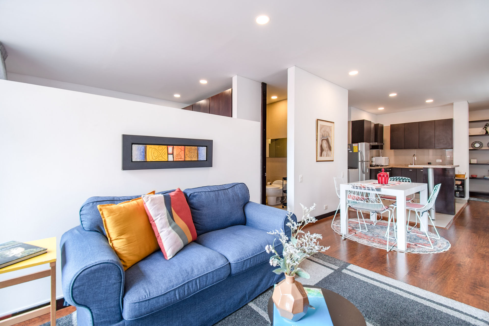 Apartamento con balcón amoblado para arriendo en El Chicó