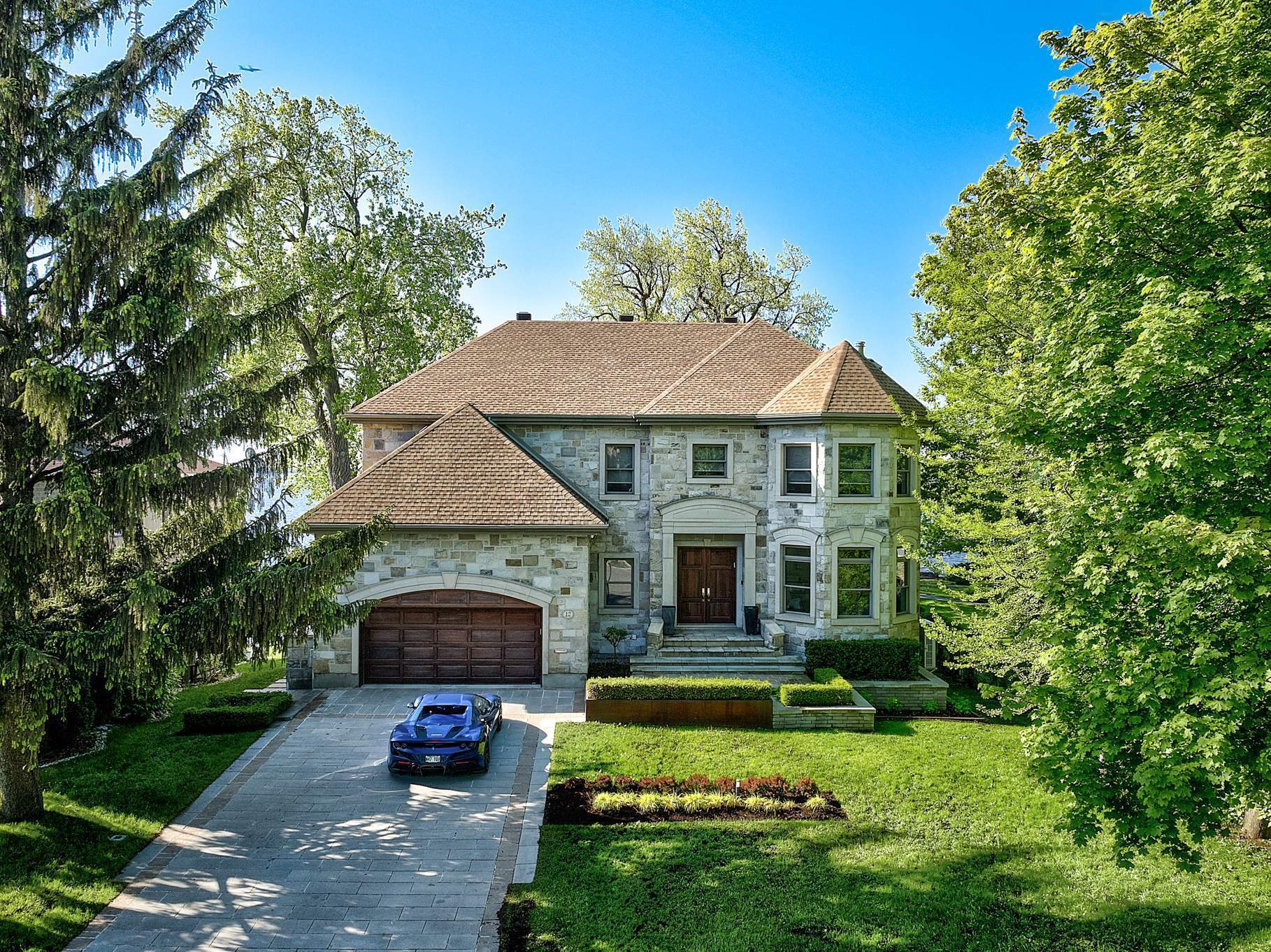 Enjoy sweeping uninterrupted views over  the Lake