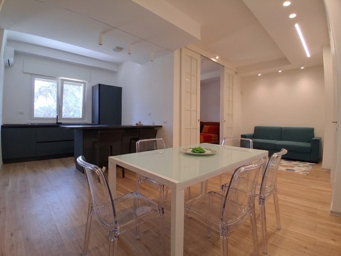 Elegant renovated one-bedroom apartment with pool, parking space, and tennis court
