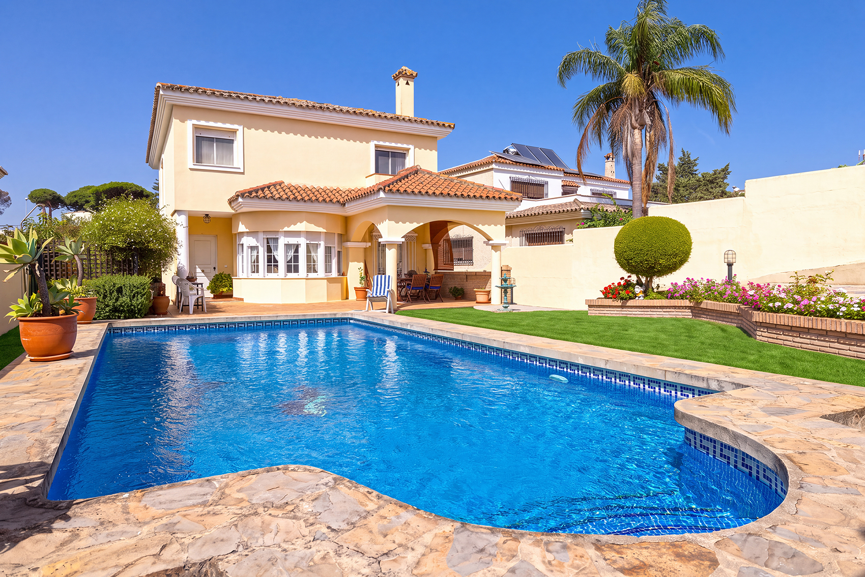 Space, tranquility, and quality of life in a strategic location in Algeciras