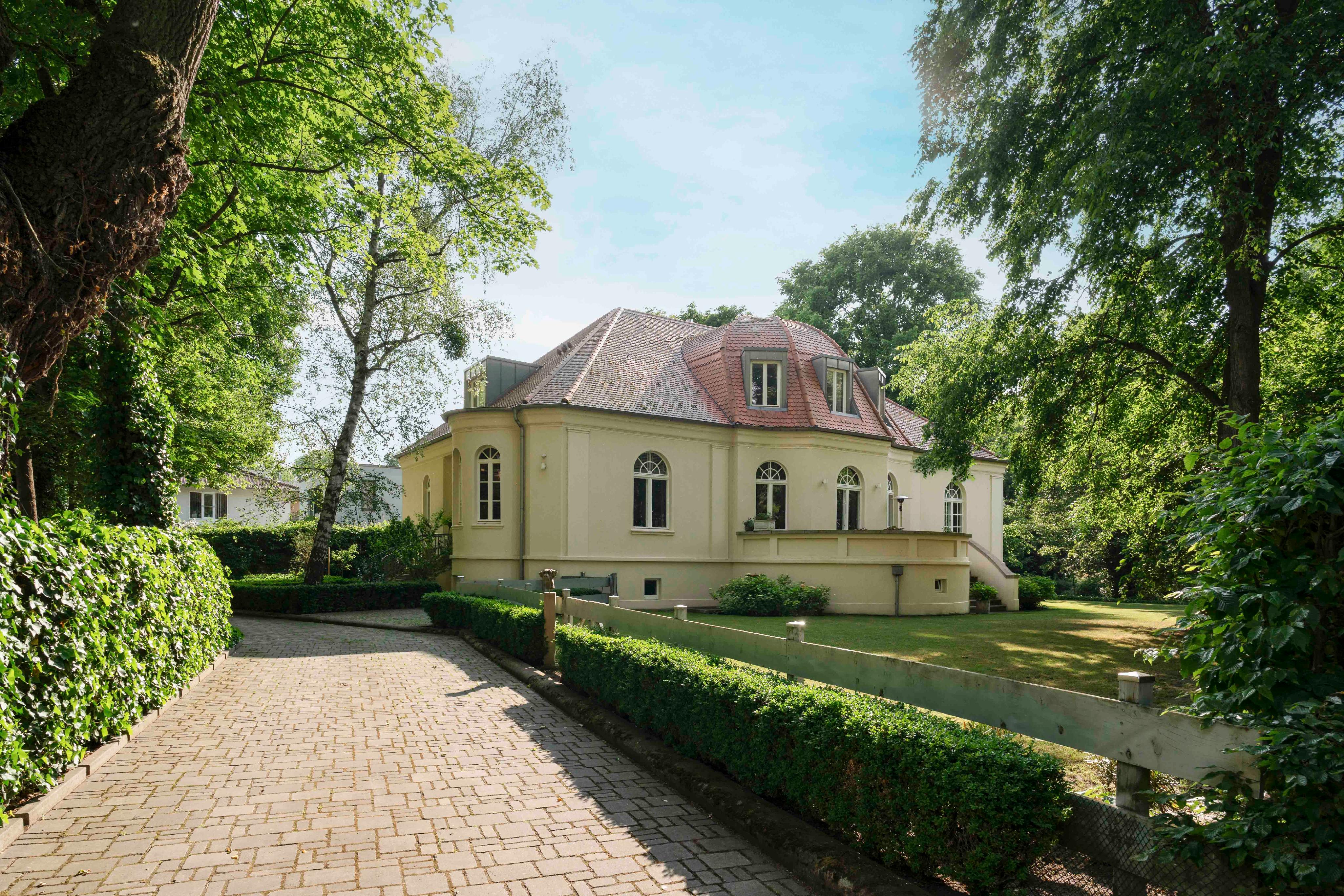 Representative Villa in a Prime Location