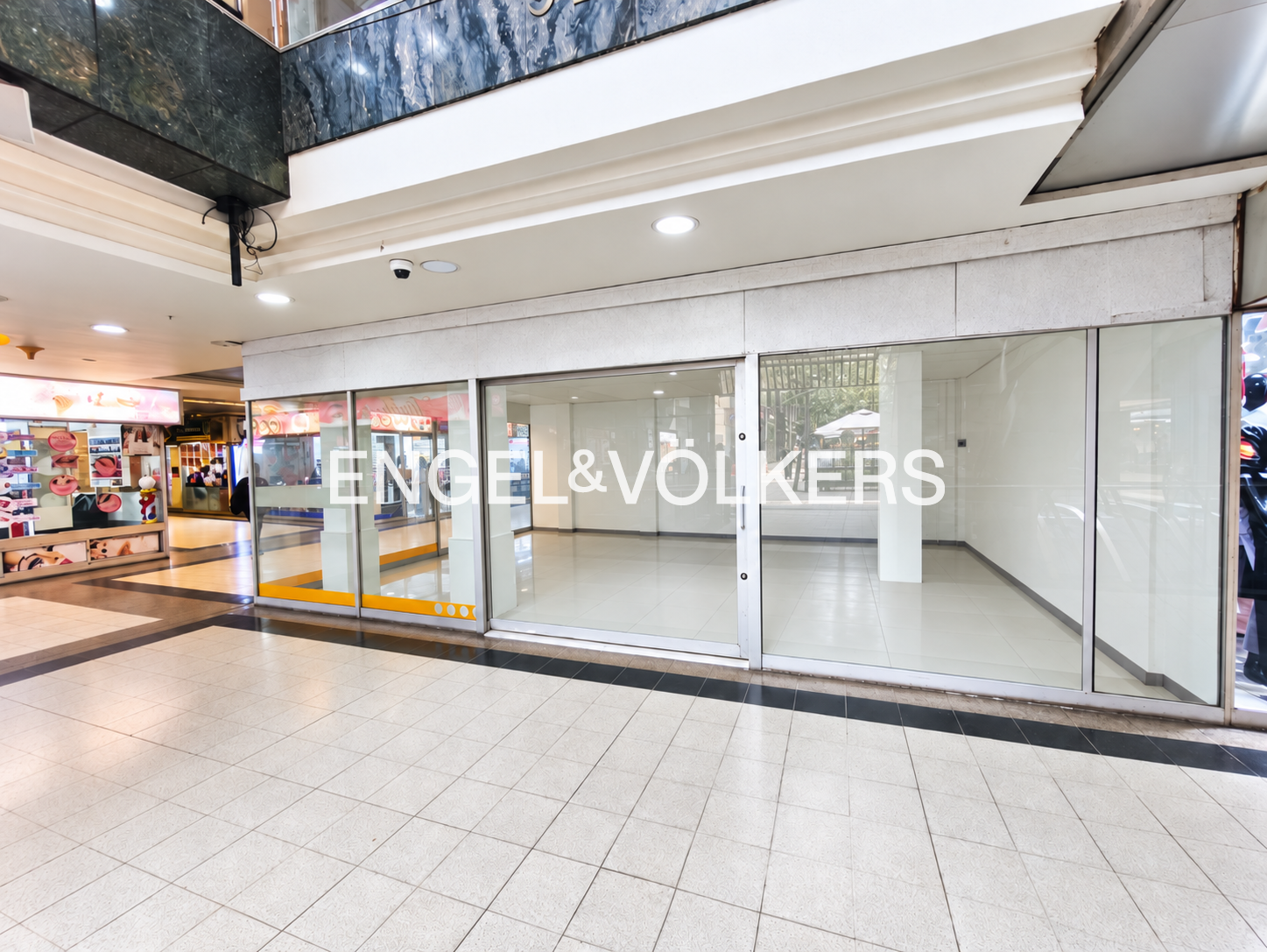 Local Comercial Galería Matías Cousiño