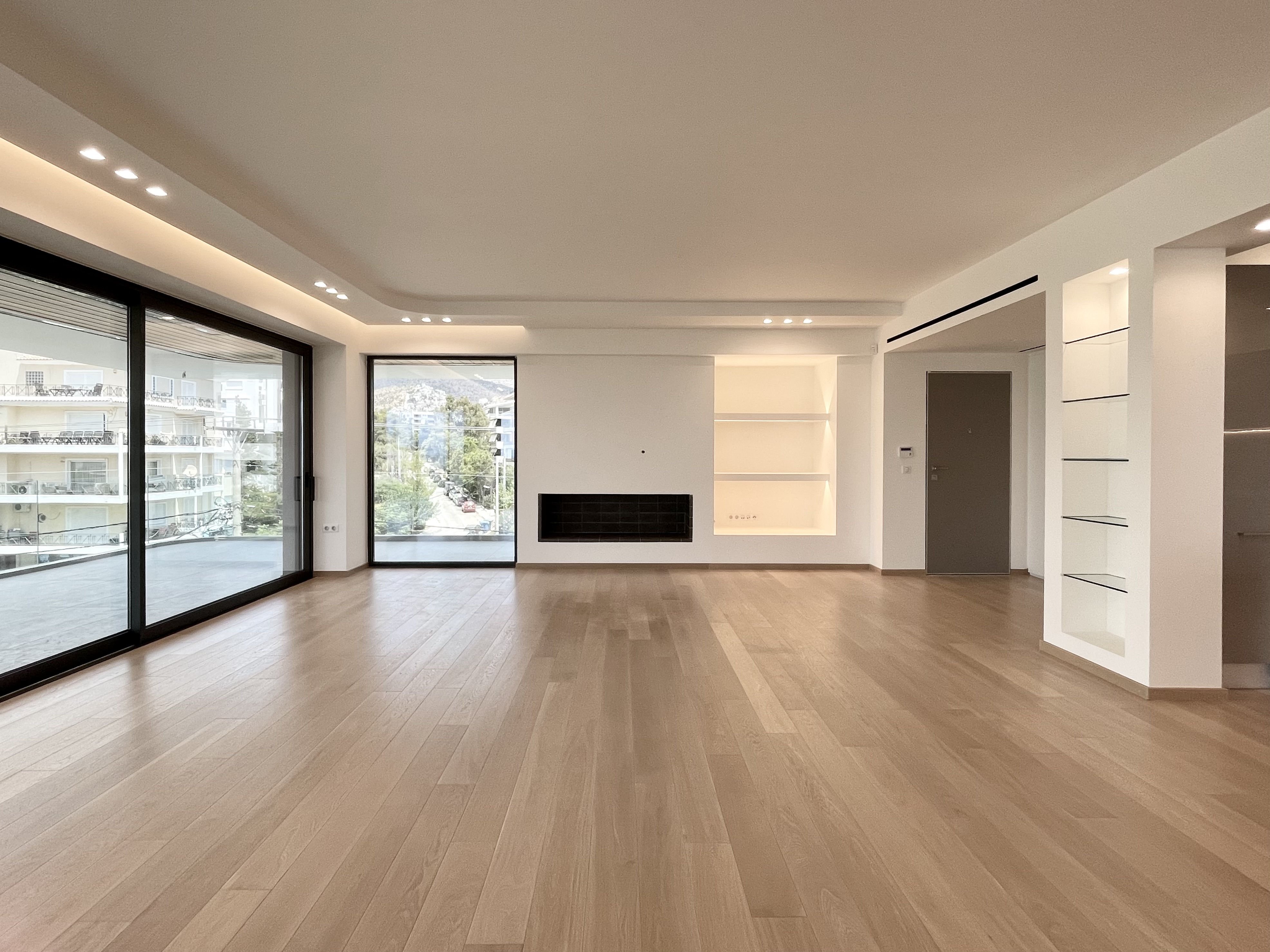 Exquisite new-build apartment in Voula’s most prime central location