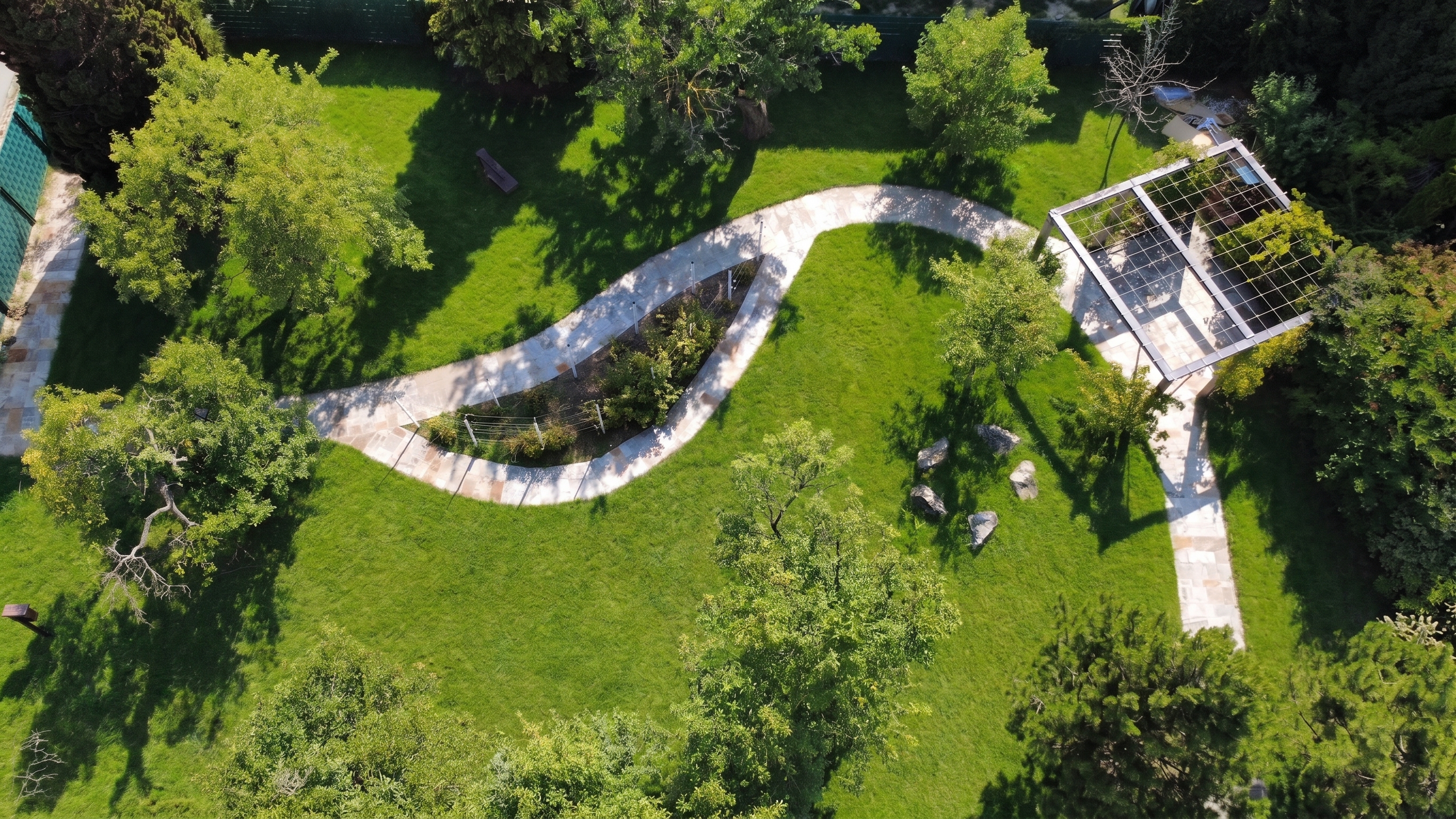 692 m² Baugrundstück in ruhiger Lage von Gerasdorf - Föhrenhain, Bauklasse I, II, offene Bauweise, 35 % Bebauung, 2 Wohneinheiten möglich