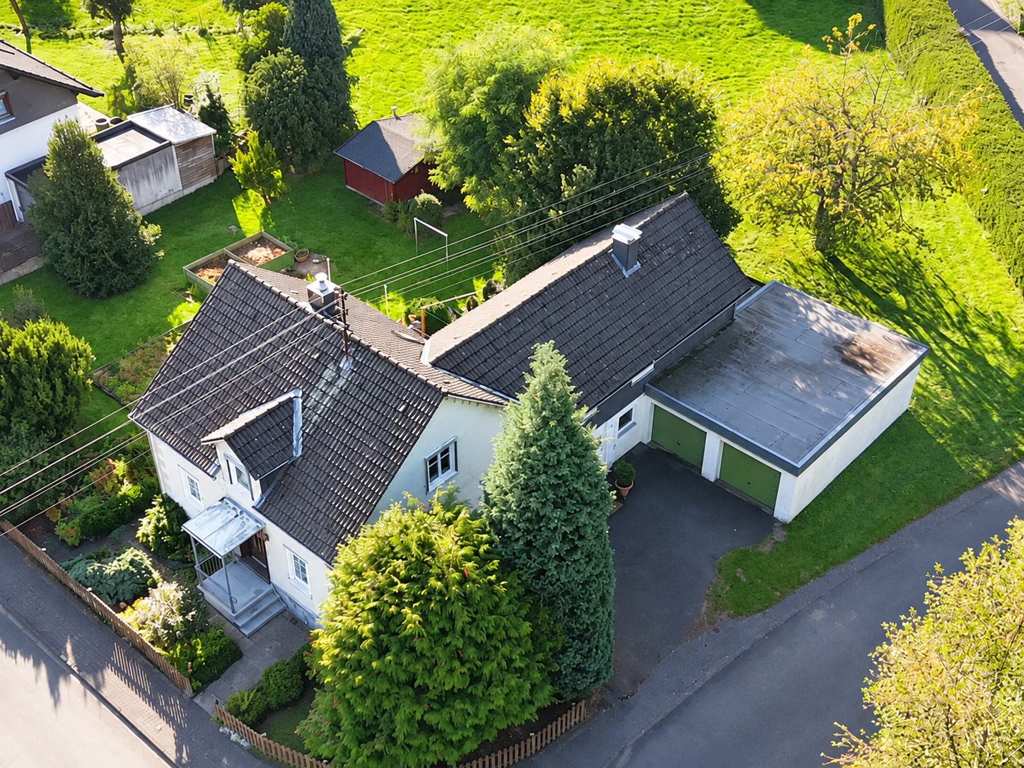 Sanierungsbedürftiges Einfamilienhaus in Kreuztal-Littfeld - optional mit ein oder zwei Bauplätzen