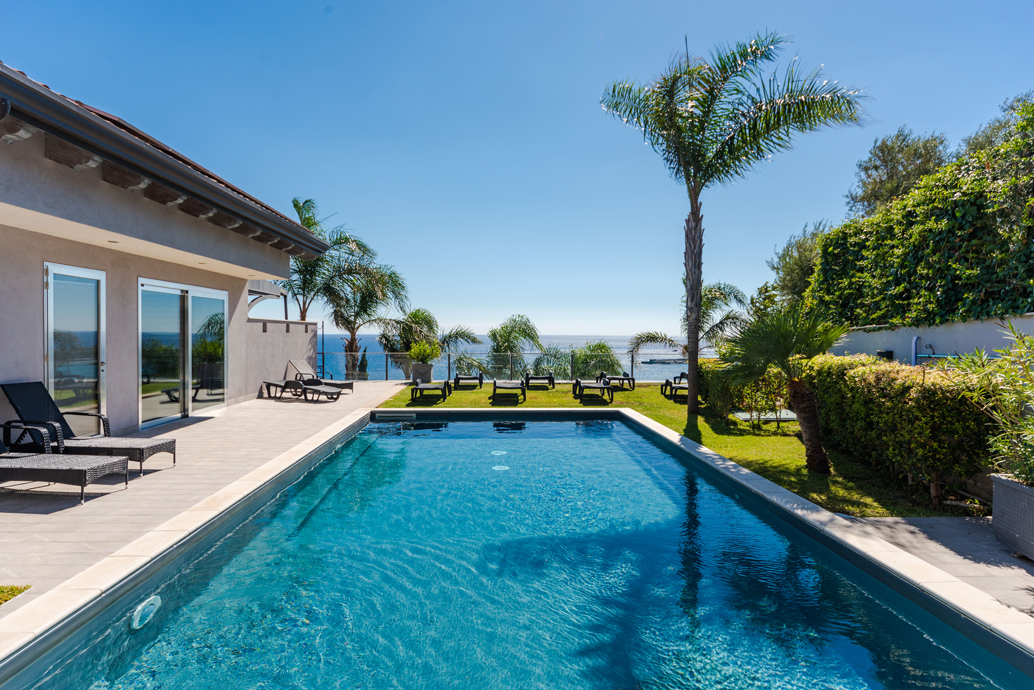 Panoramic villa with pool overlooking Naxos Bay and Taormina view