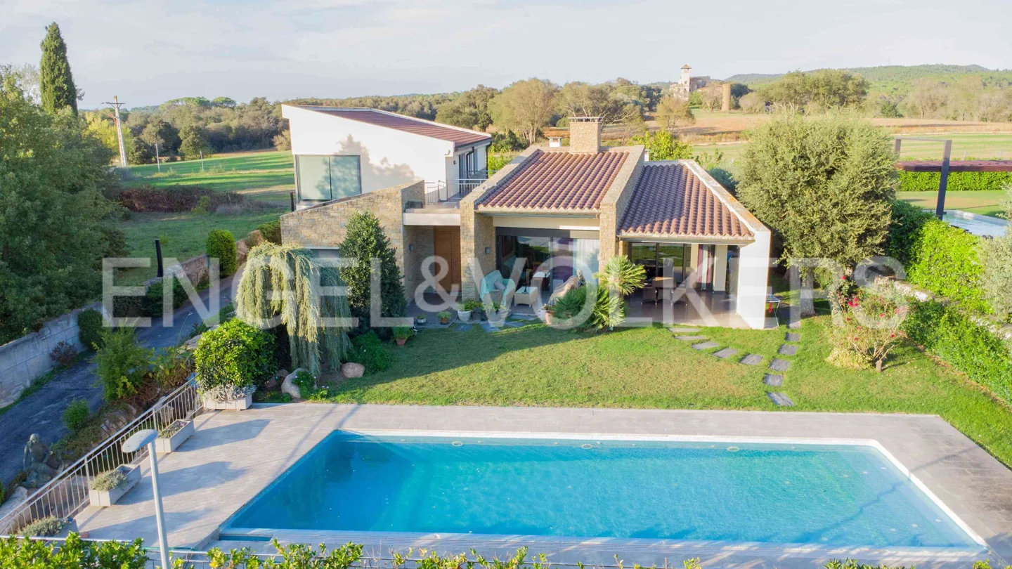 Exclusive House with Pool in Llambilles