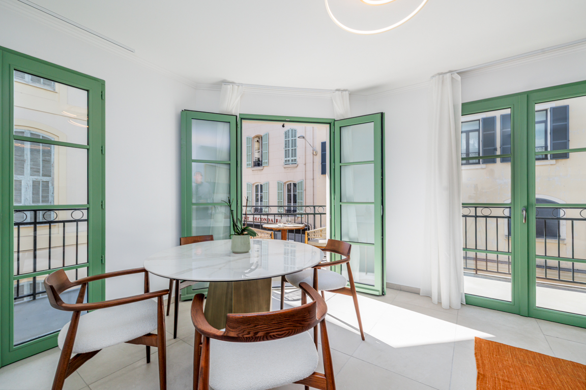 Élégant 3 pièces d’angle avec terrasse et garage dans l'hyper centre niçois
