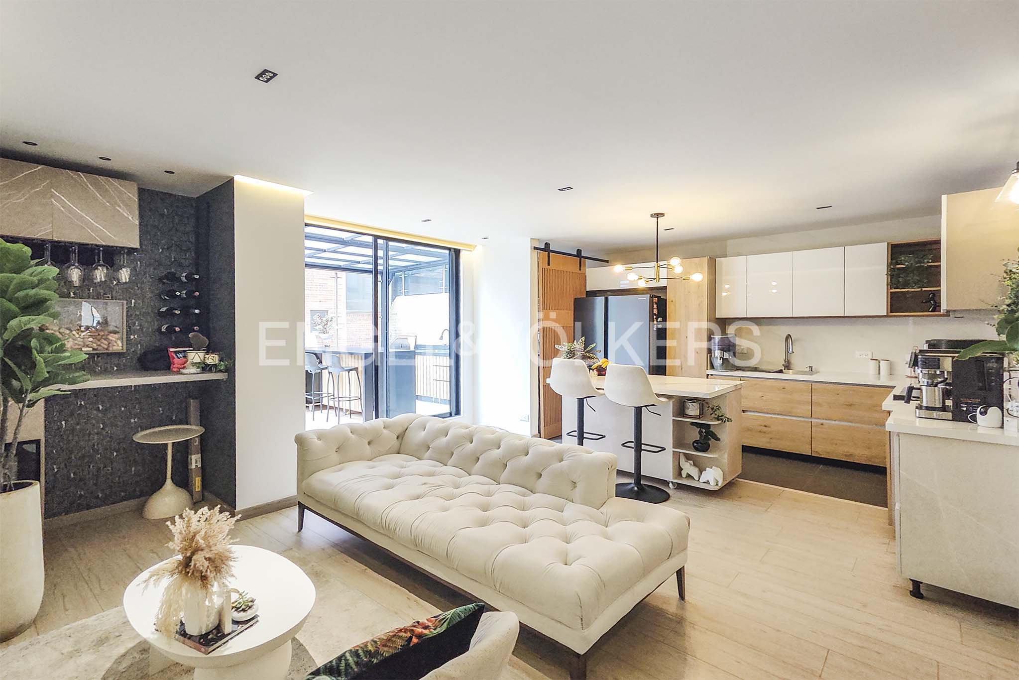 Moderno apartamento con terraza para arriendo en el Chicó