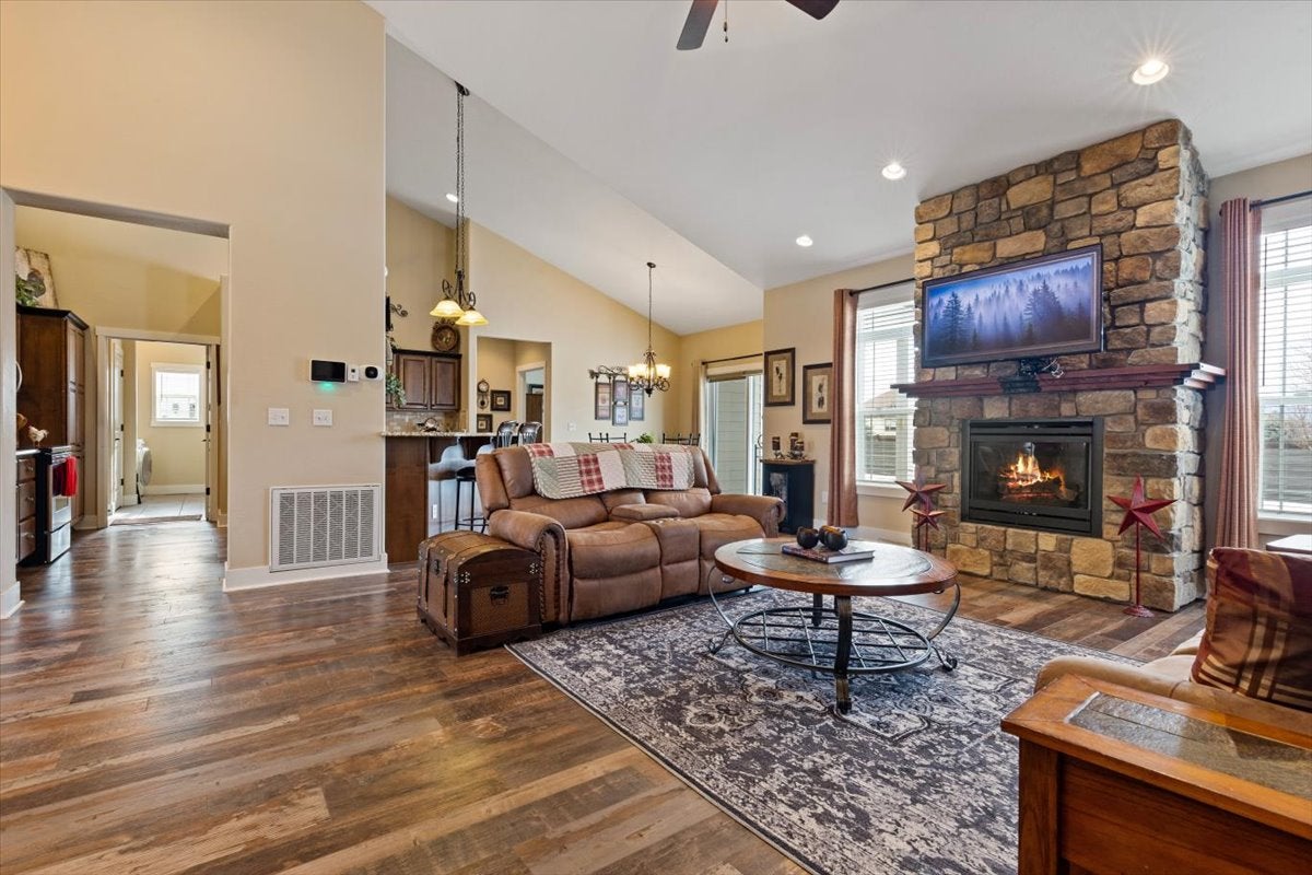 Well-Maintained Home In Silverbrook Estates