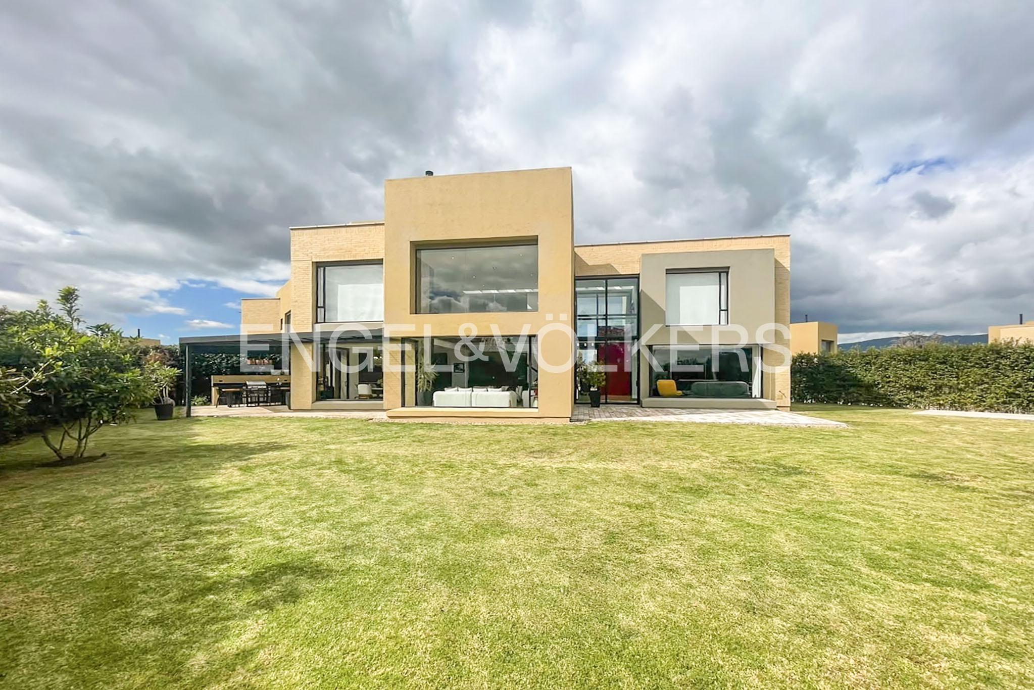 Moderna casa para venta en Cota