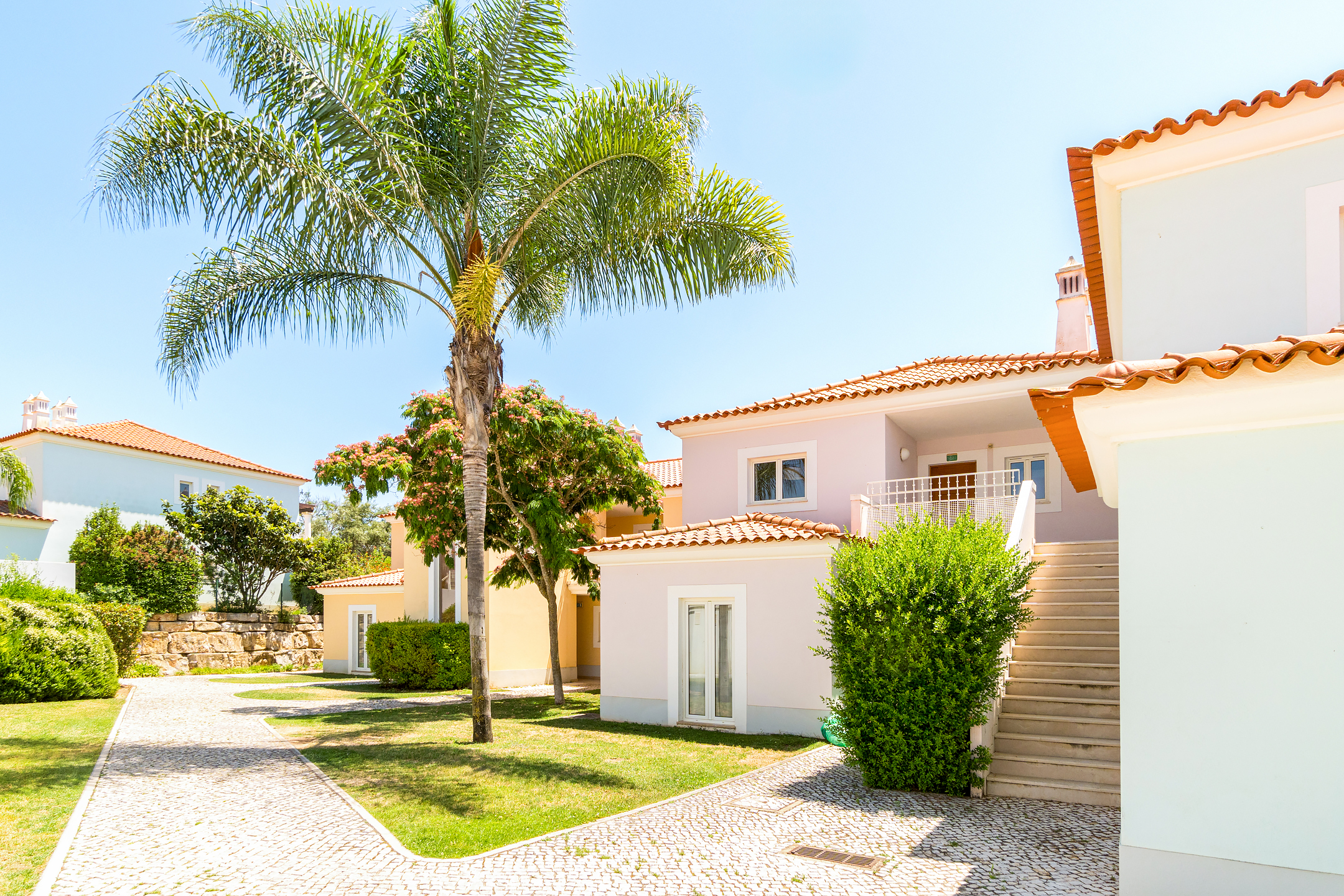 Elegant T1 apartment with a pleasant balcony in a leisure resort