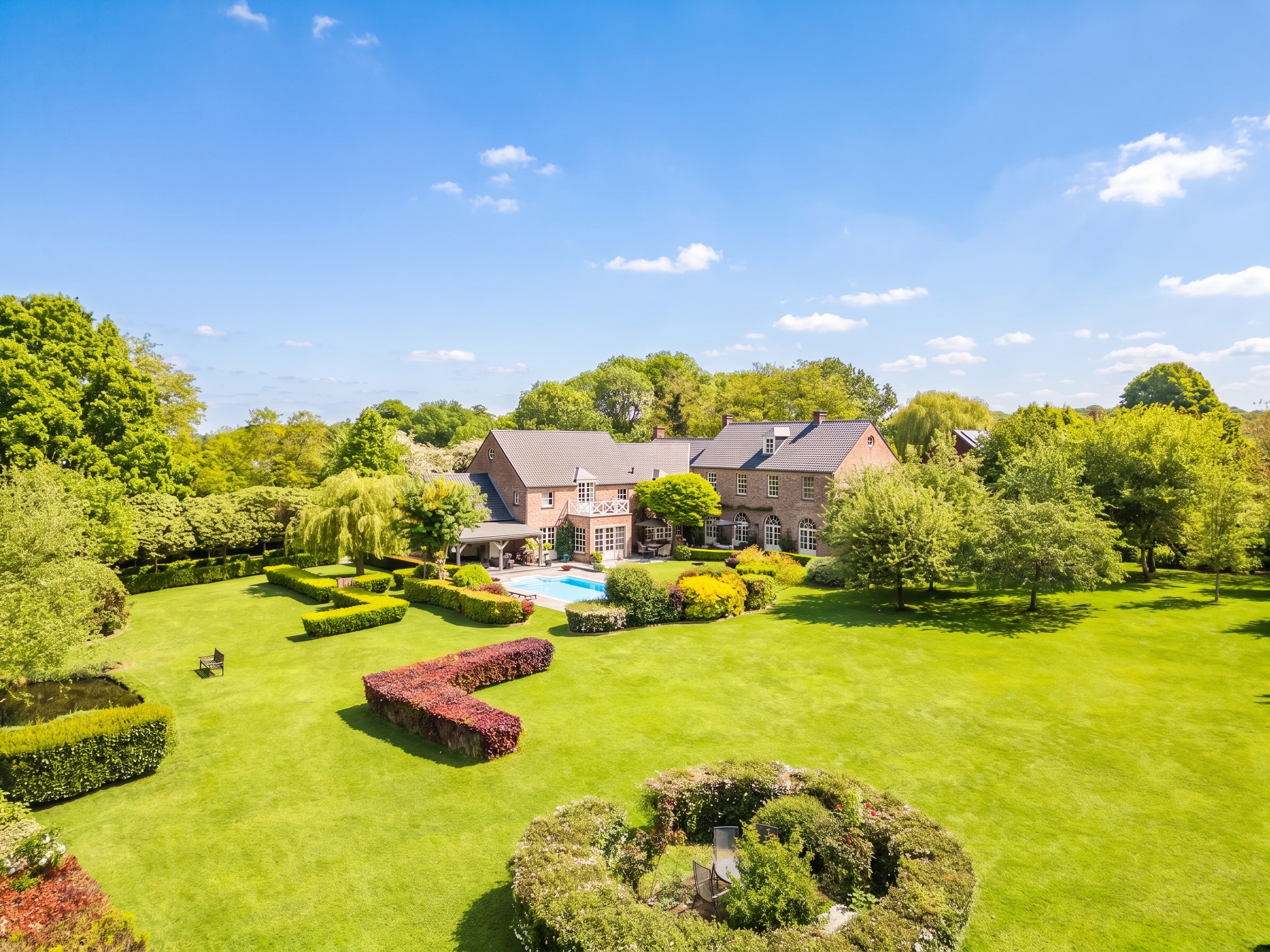 Splendid villa on the edge of the fields