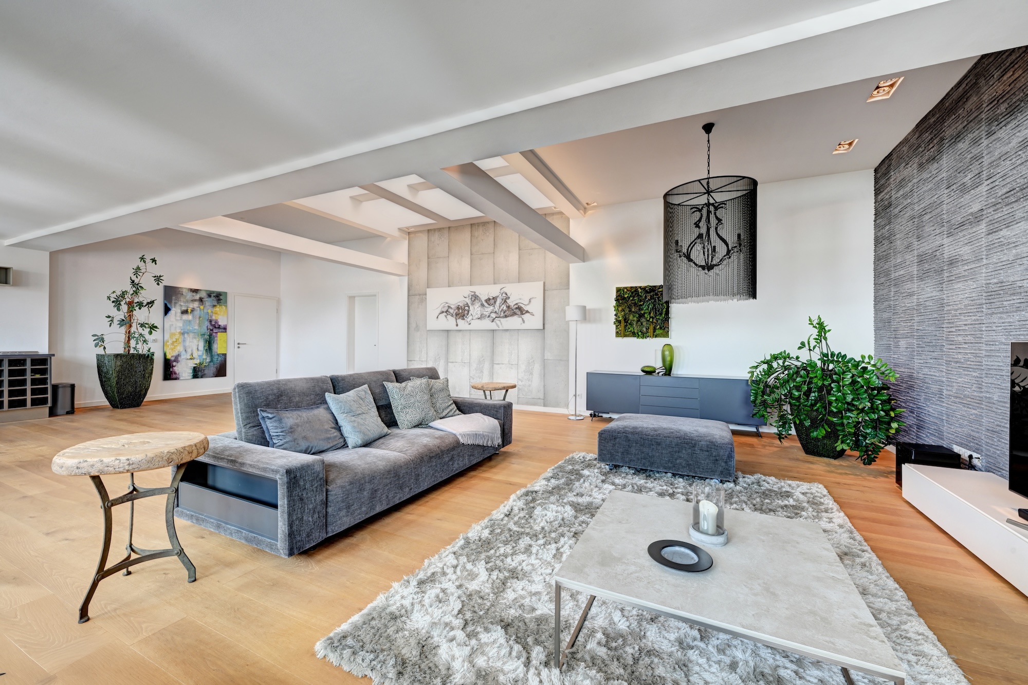 Penthouse ensemble on one level       124 m² roof terrace | 4 underground parking spaces