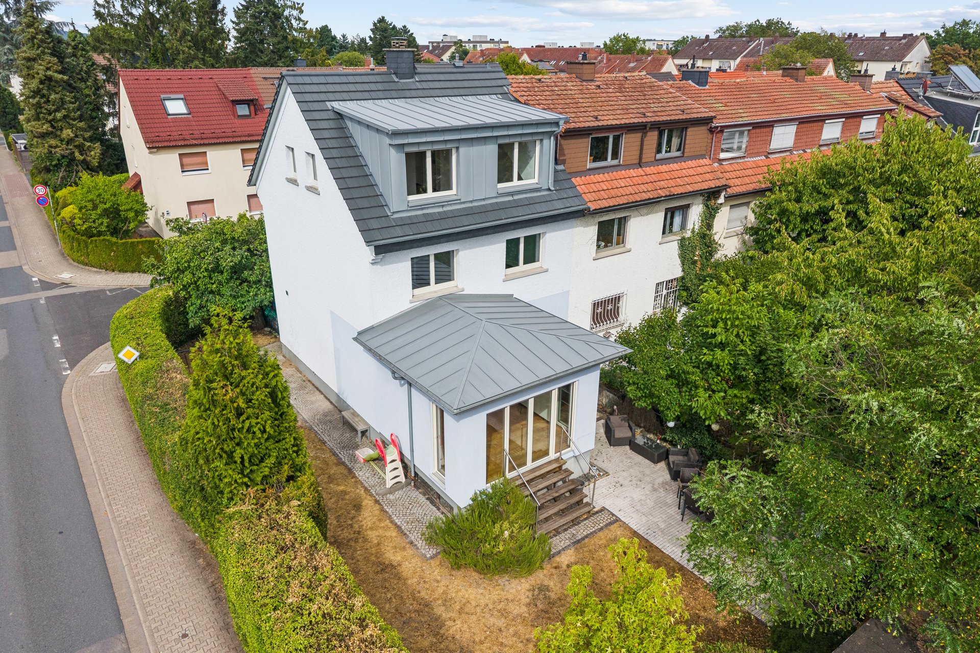 Fully renovated end-terrace house with wellness area for a large family