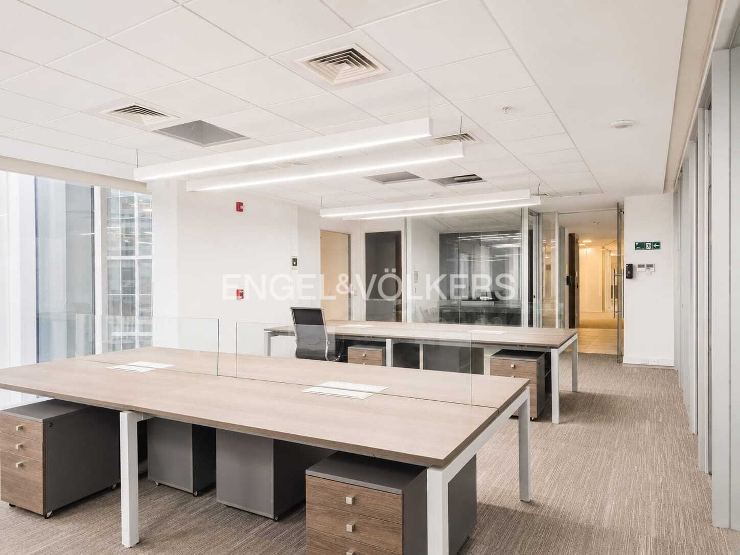 Oficina habilitada en arriendo Nueva Las Condes 720 m2