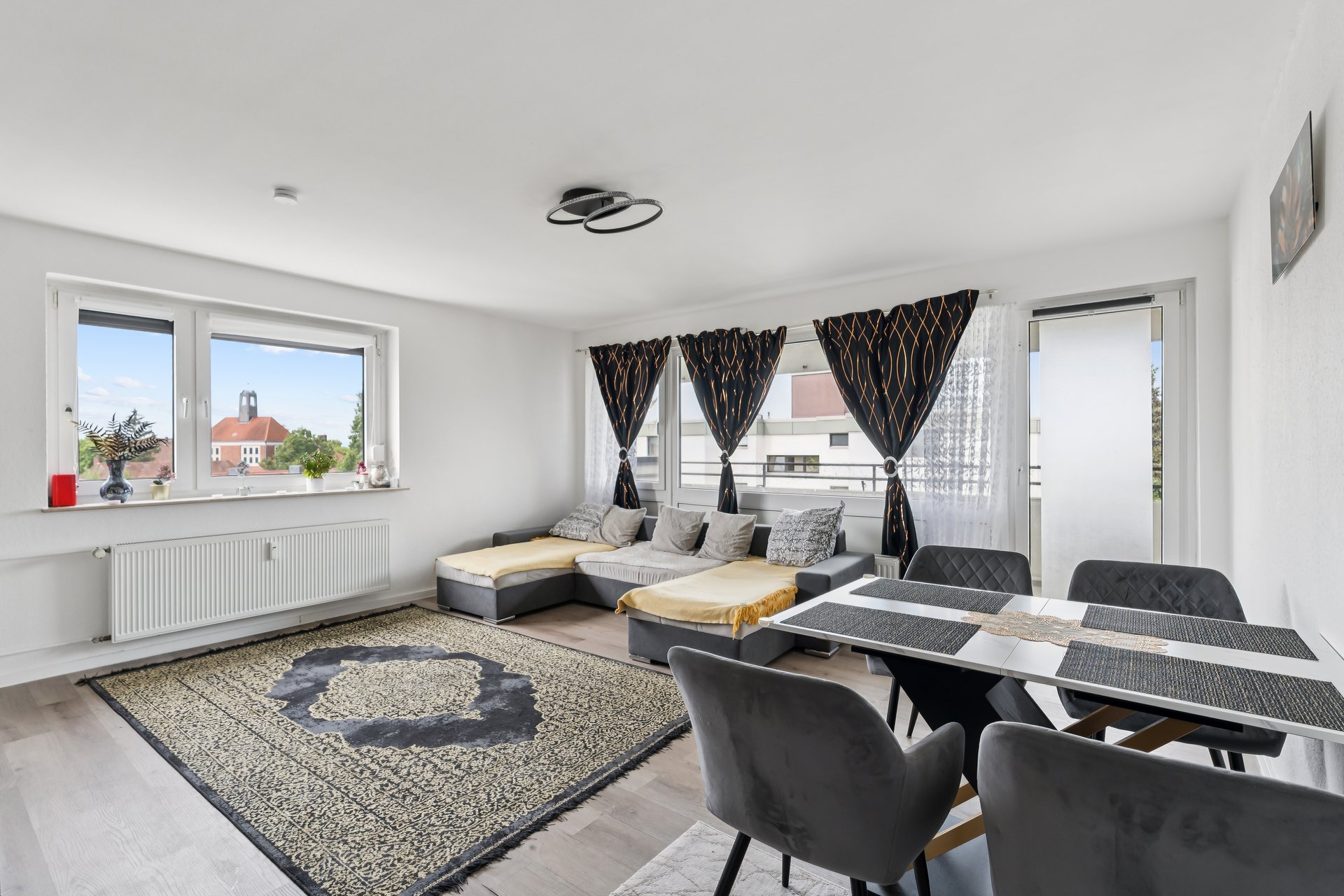 Großzügige 4-Zimmer-Wohnung mit Balkon und Aufzug
