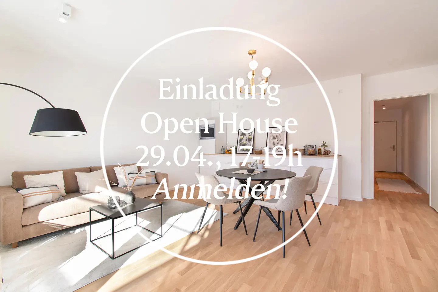 Open house invitation: Living room with brown sofa, black table, and dining area with round table and chairs. Text overlay: "Einladung Open House 29.04., 17-19h Anmelden!"