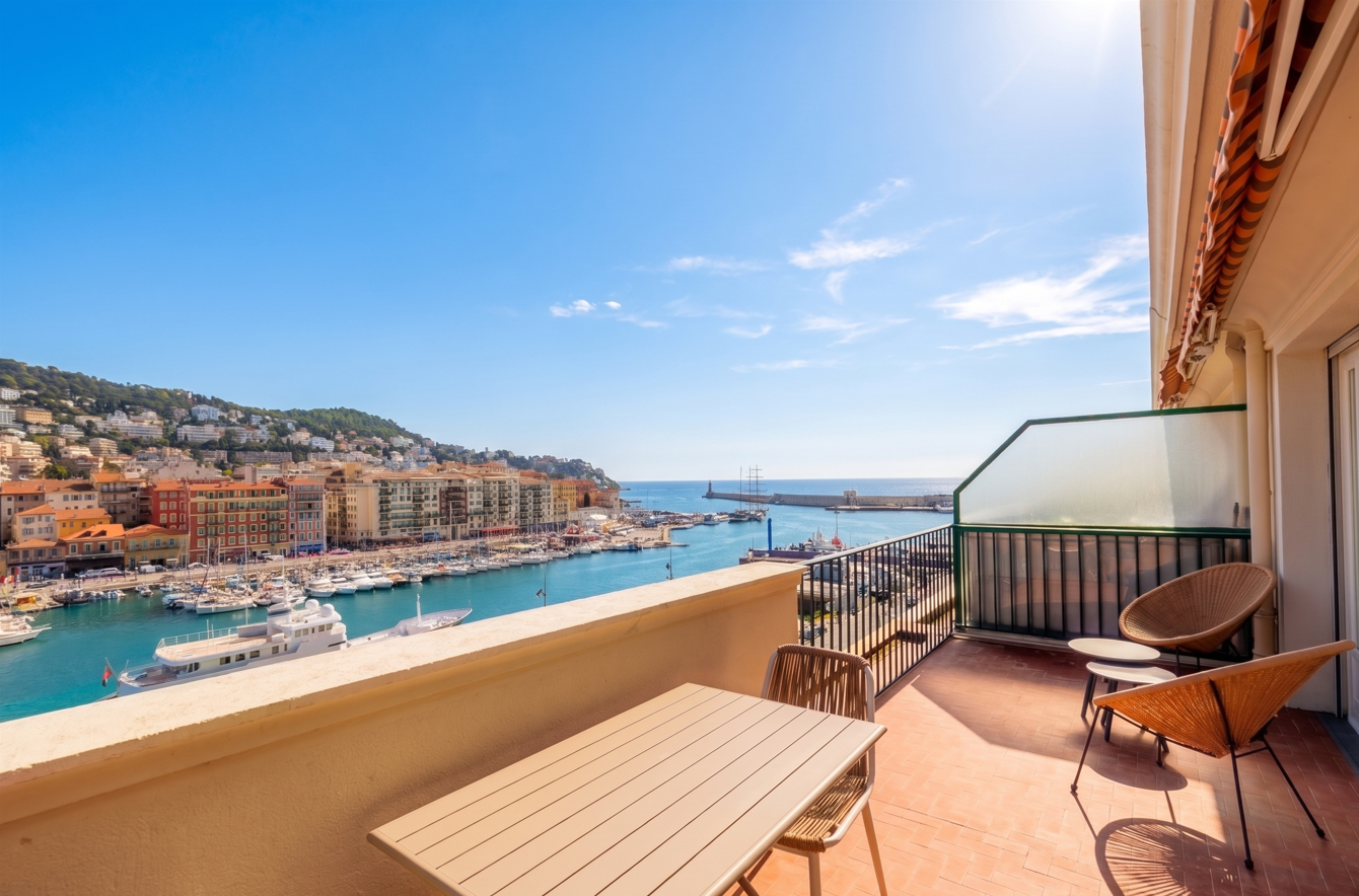 Appartement exceptionnel au dernier étage, vue panoramique sur la mer et le port