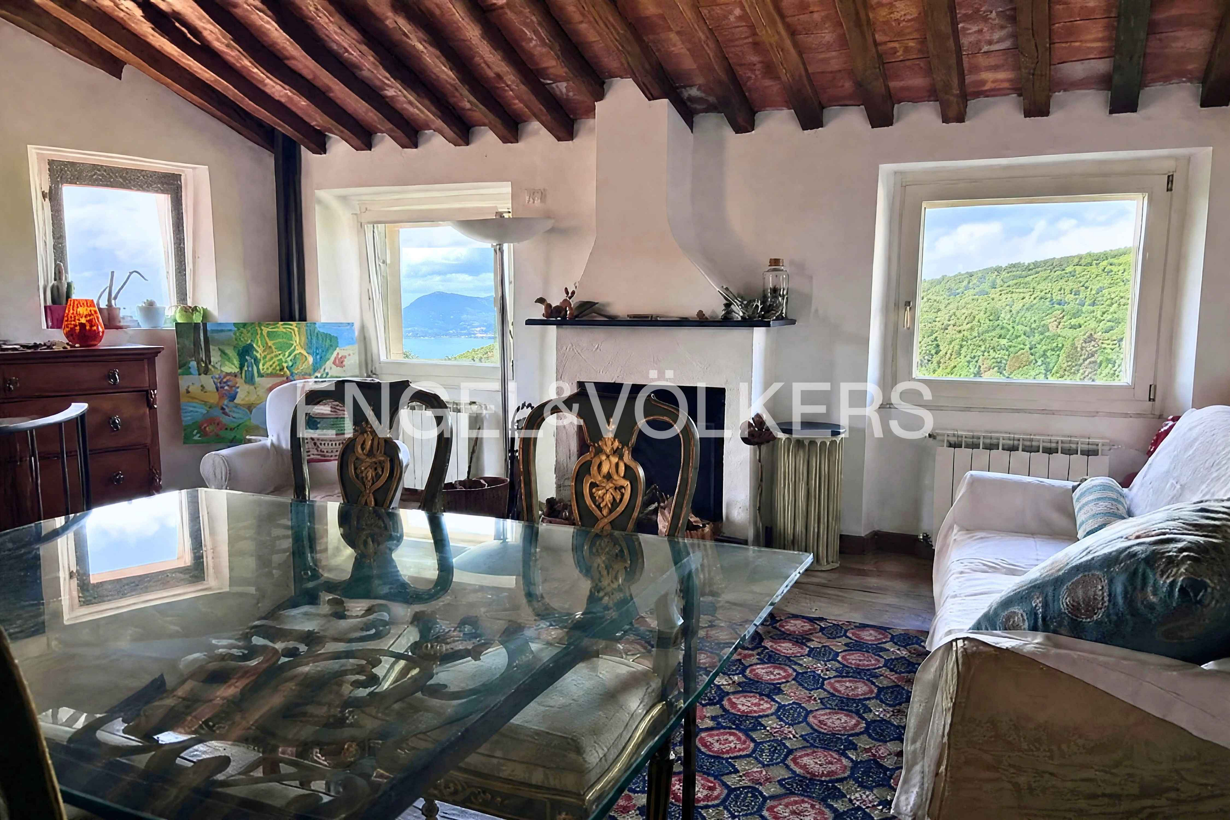 Affascinante Terratetto arredato con giardino e vista mare in locazione a Montemarcello