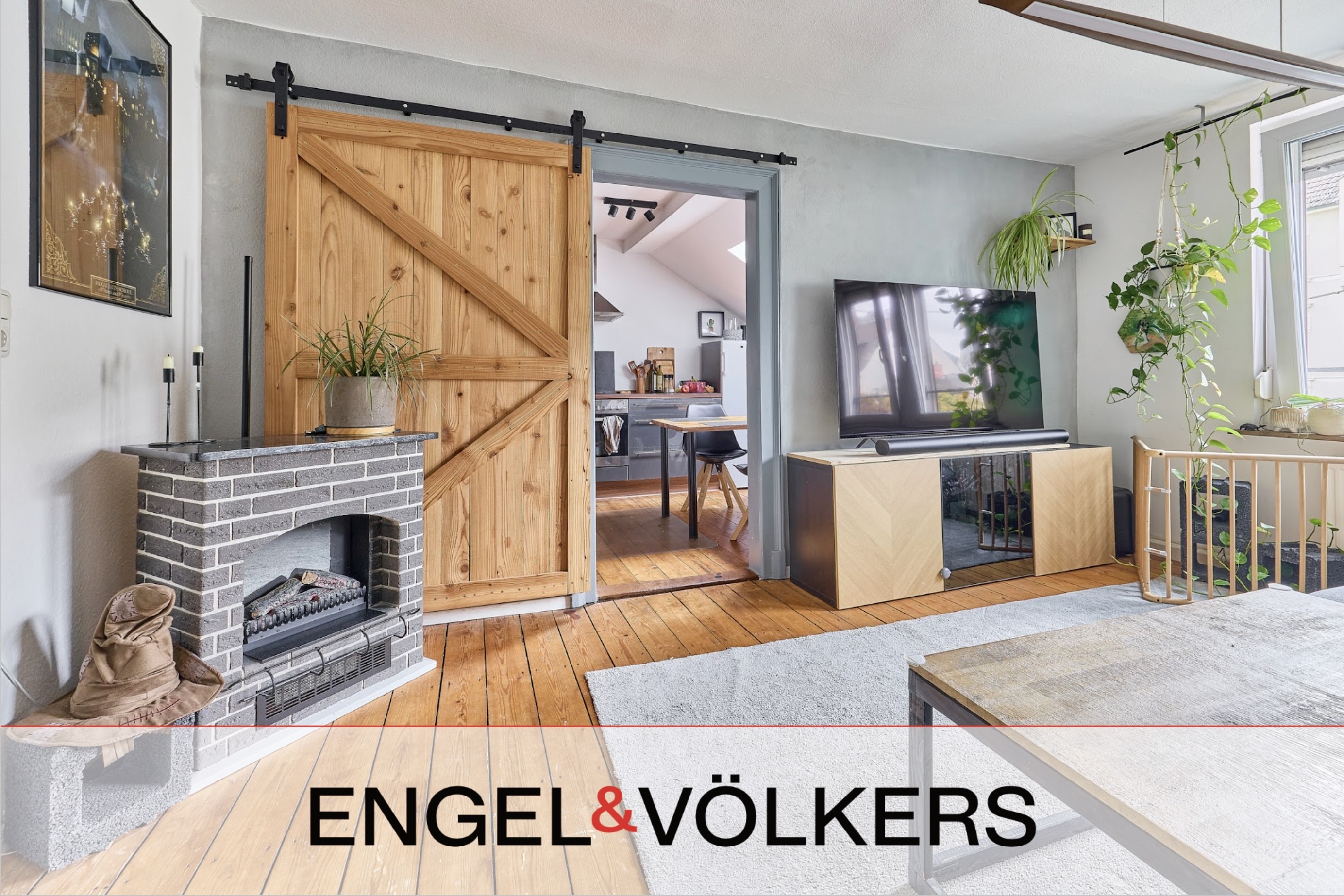 Historischer Altbaucharme trifft modernen Wohnkomfort – stilvolle 3-Zimmer-Dachgeschosswohnung in Darmstadt