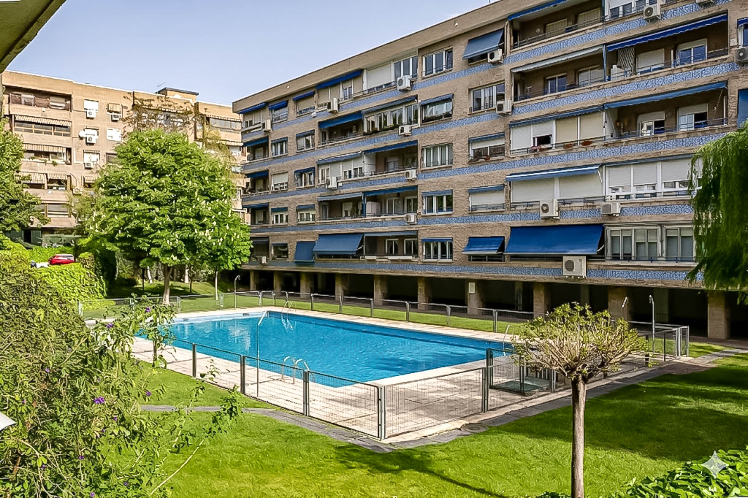Two-bedroom apartment to renovate in a residential complex with pool