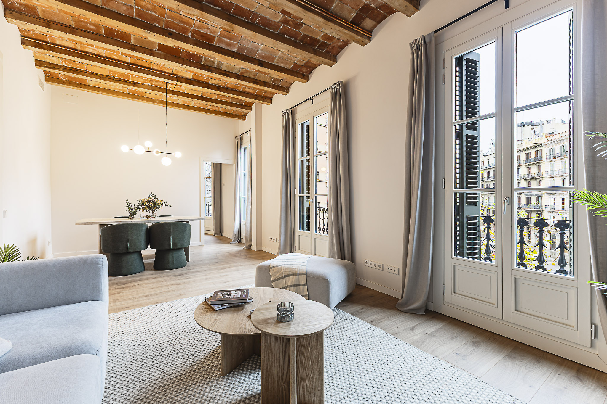 Elegant brand new corner flat in Aribau
