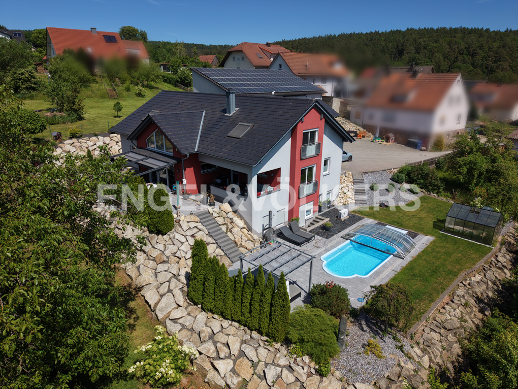Exklusives Naturrefugium mit zwei Häusern und Pool in Burkardroth