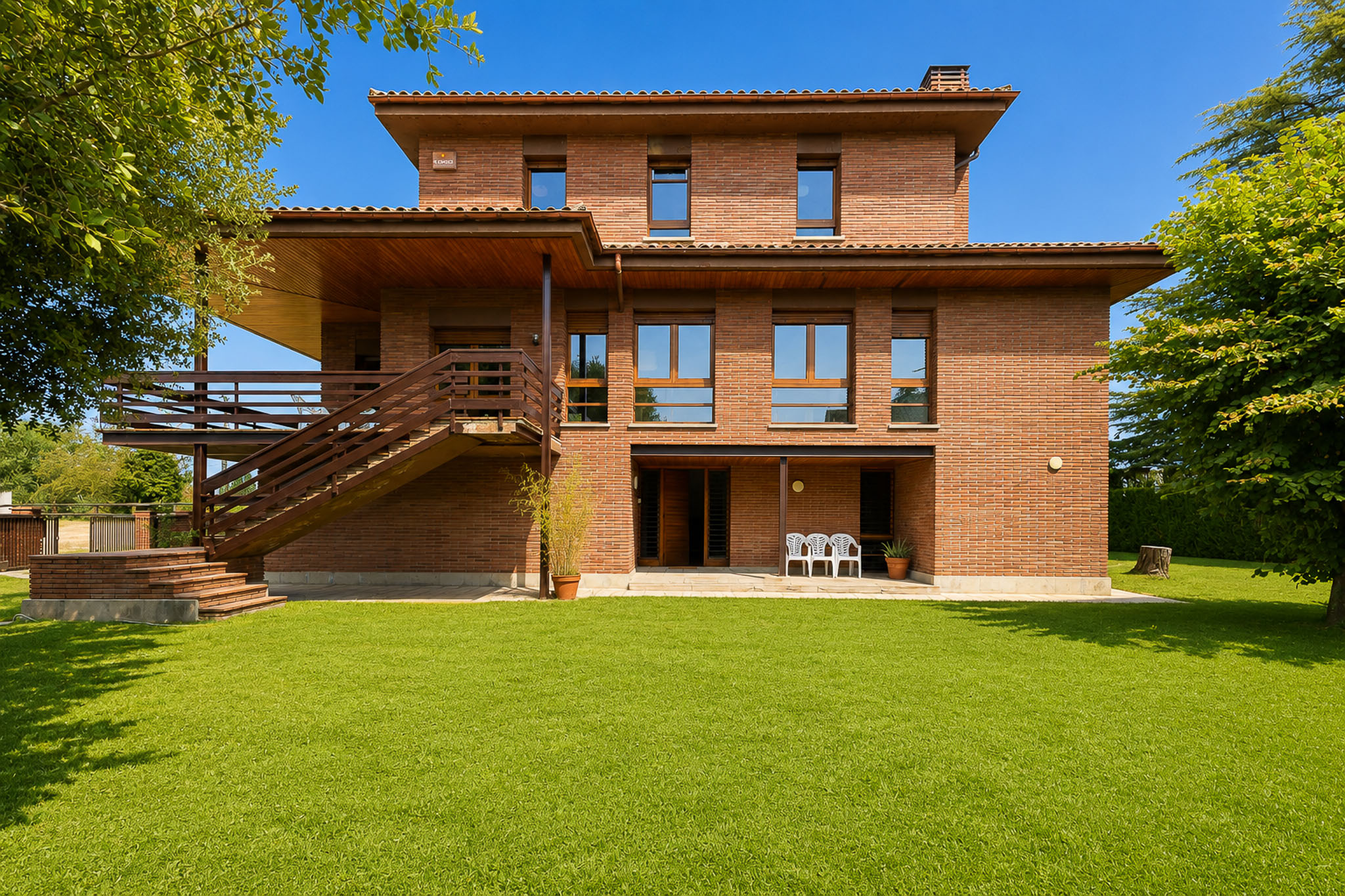 Spectacular detached chalet in a residential area of Manlleu