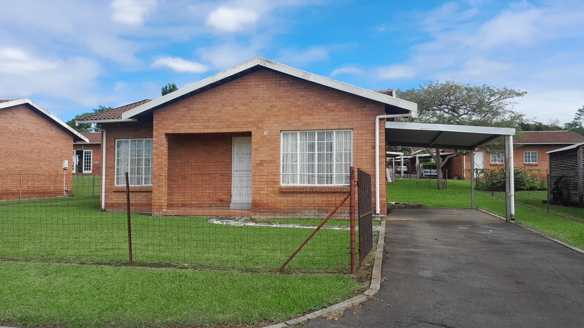 Modern 2‑Bedroom Home in Lincoln Meade – Secure, Stylish & Family‑Friendly!