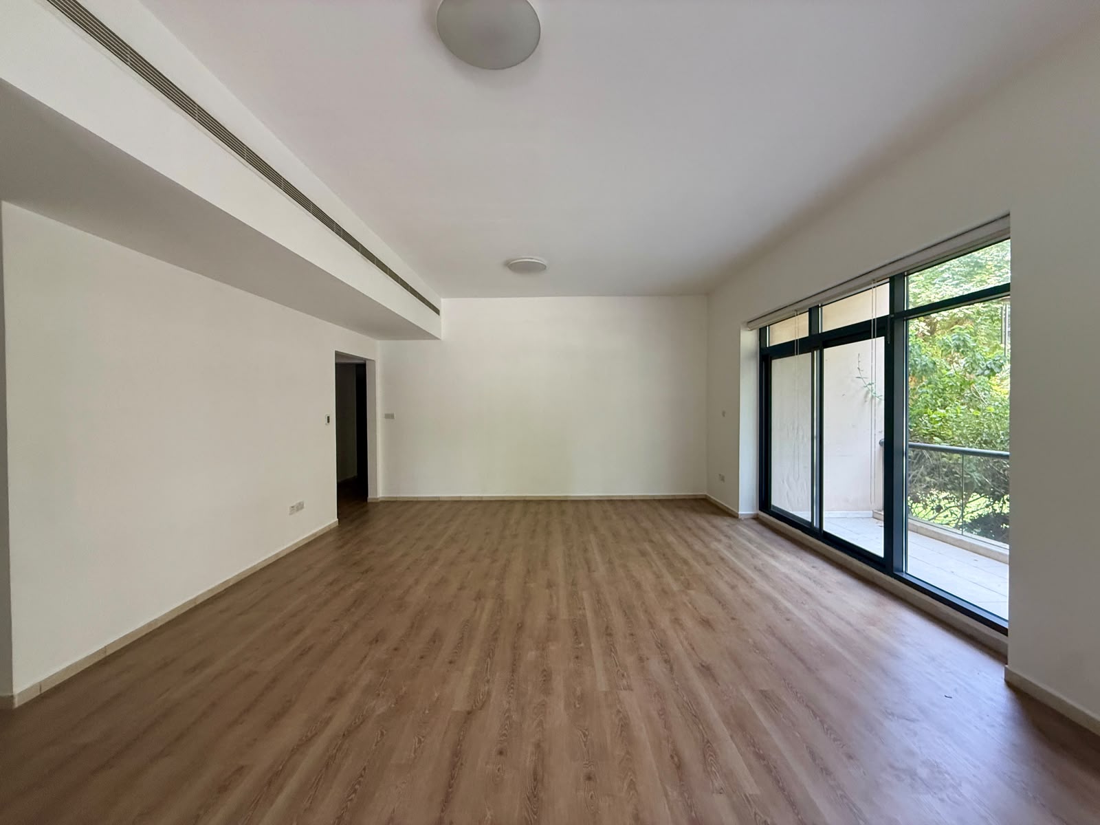 Unfurnished l Upgraded l Vacant