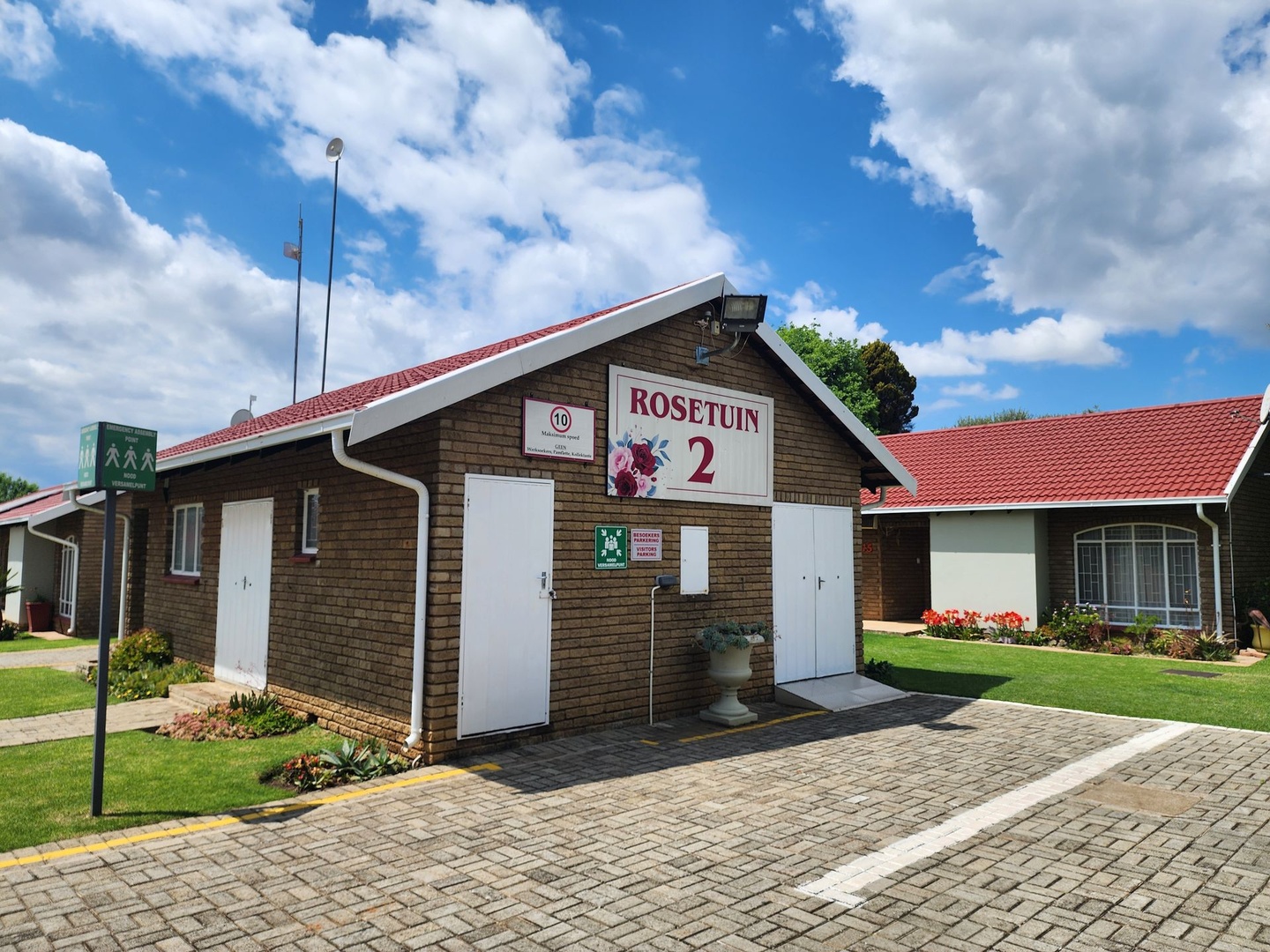 Immaculate Retirement Home in Rosetuin