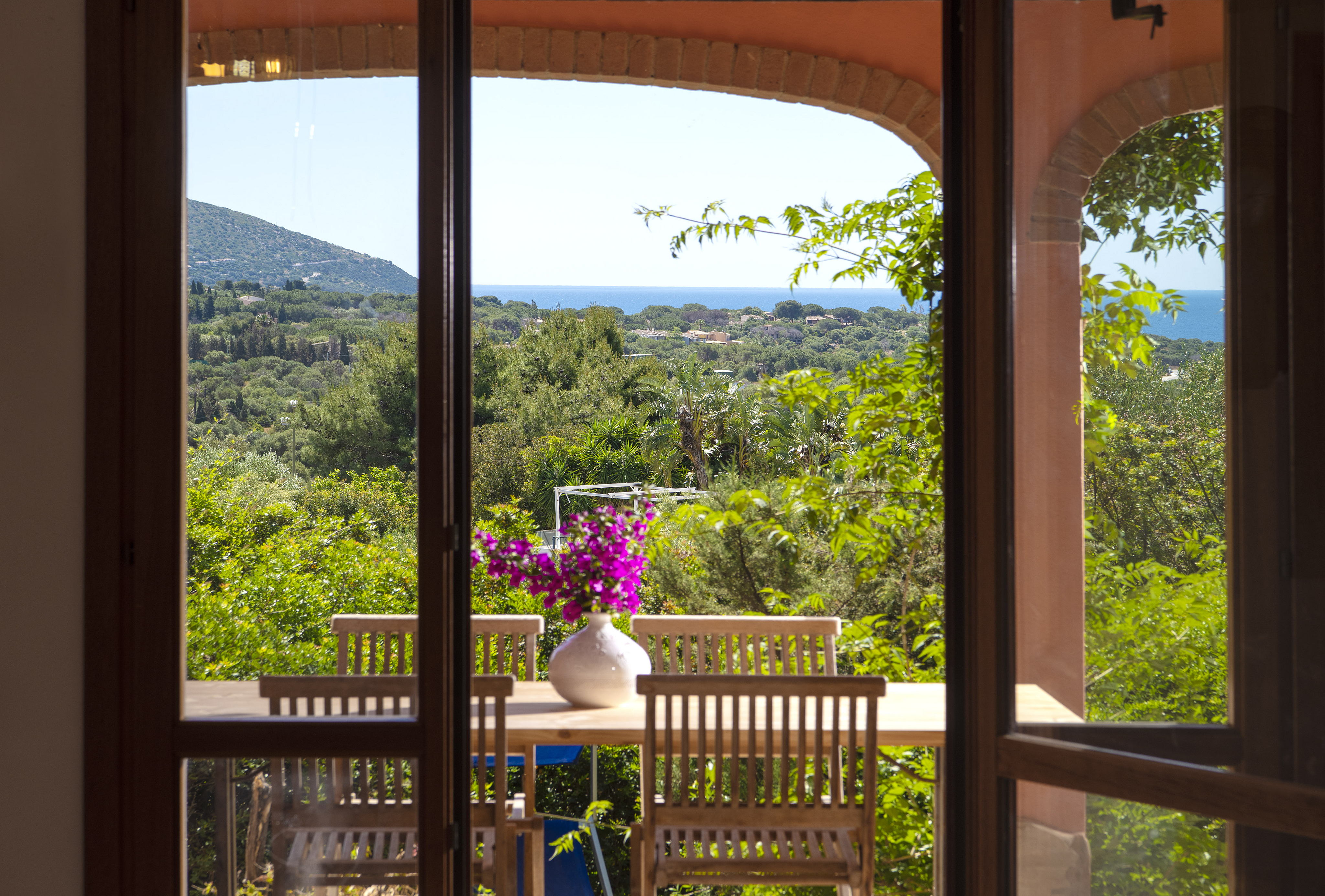 Oasi vista mare immersa nel verde in contesto residenziale