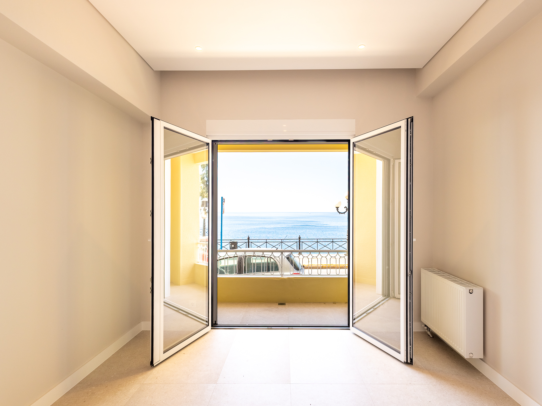 Exceptional renovated seafront apartment