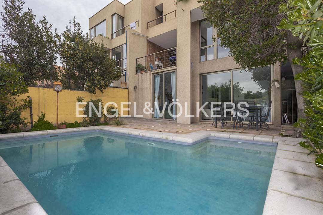 Mediterránea con conectividad caminable al Colegio Newland