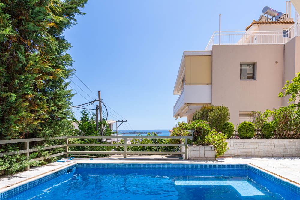 Luxury maisonette with private swimming pool and sea view in Dikigorika Voula
