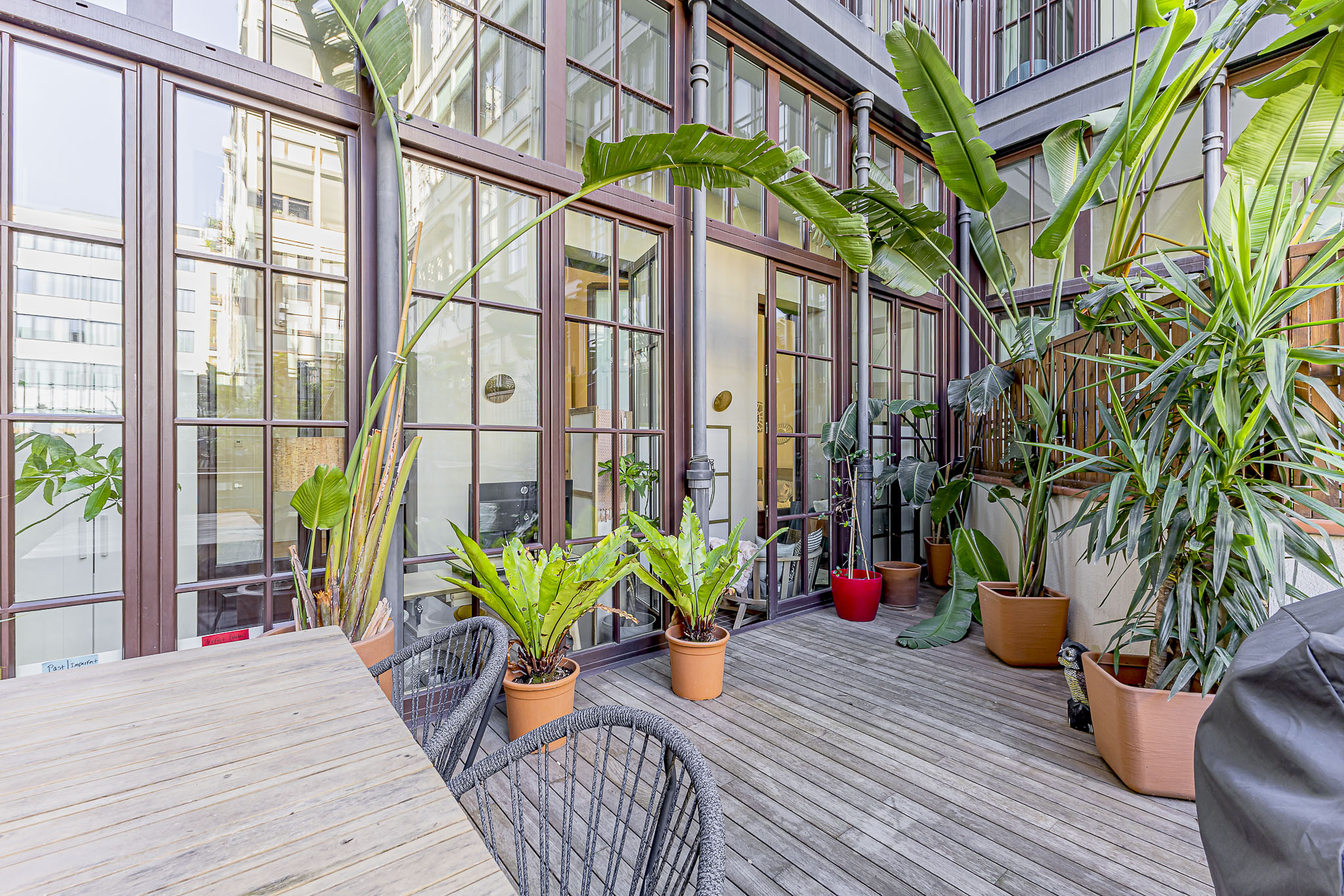 Exclusive apartment with terrace in Eixample Dret