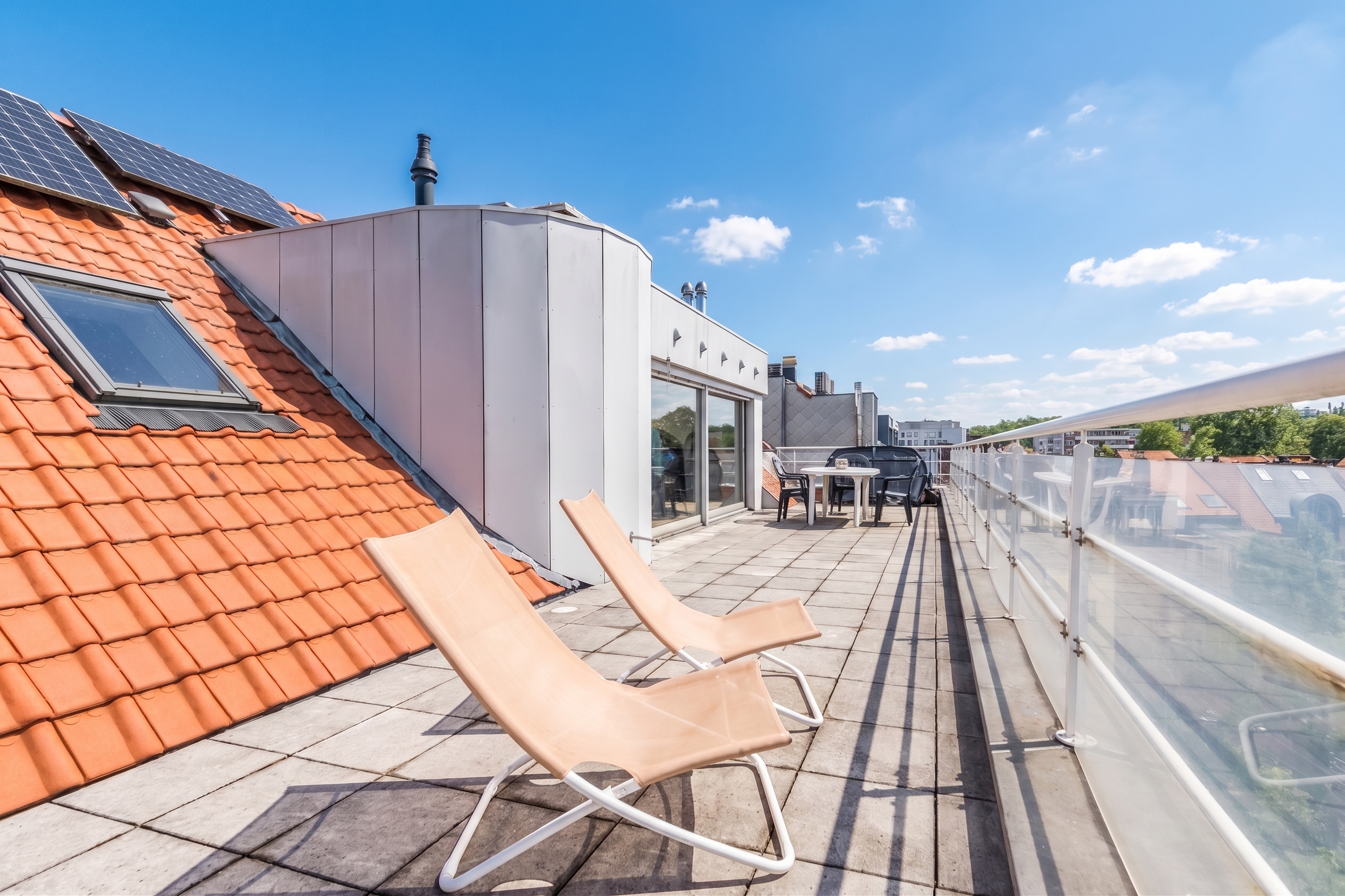 Woluwe-Saint-Pierre: Bright duplex penthouse with 3 terraces
