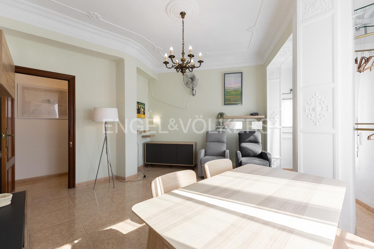 Elegant Apartment in the Heart of Valencia: History and Modernity in 125m² of Pure Urban Sophistication
