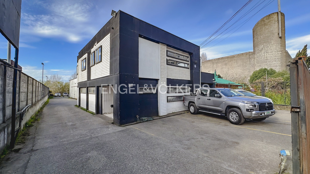 Local en amplio sitio