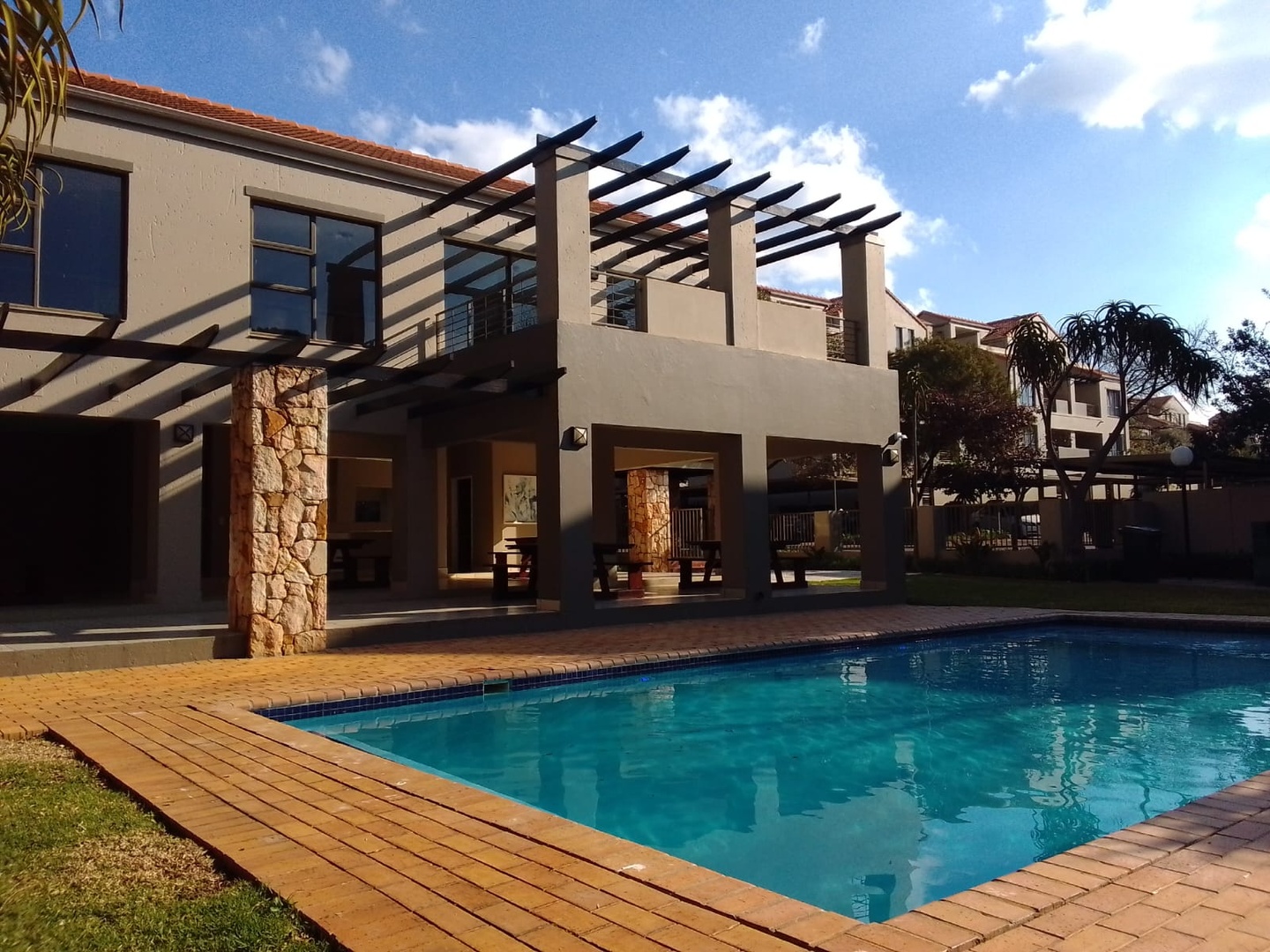 Modern 2-Bedroom, 1-Bathroom Loft Apartment to Rent in Paulshof, Sandton